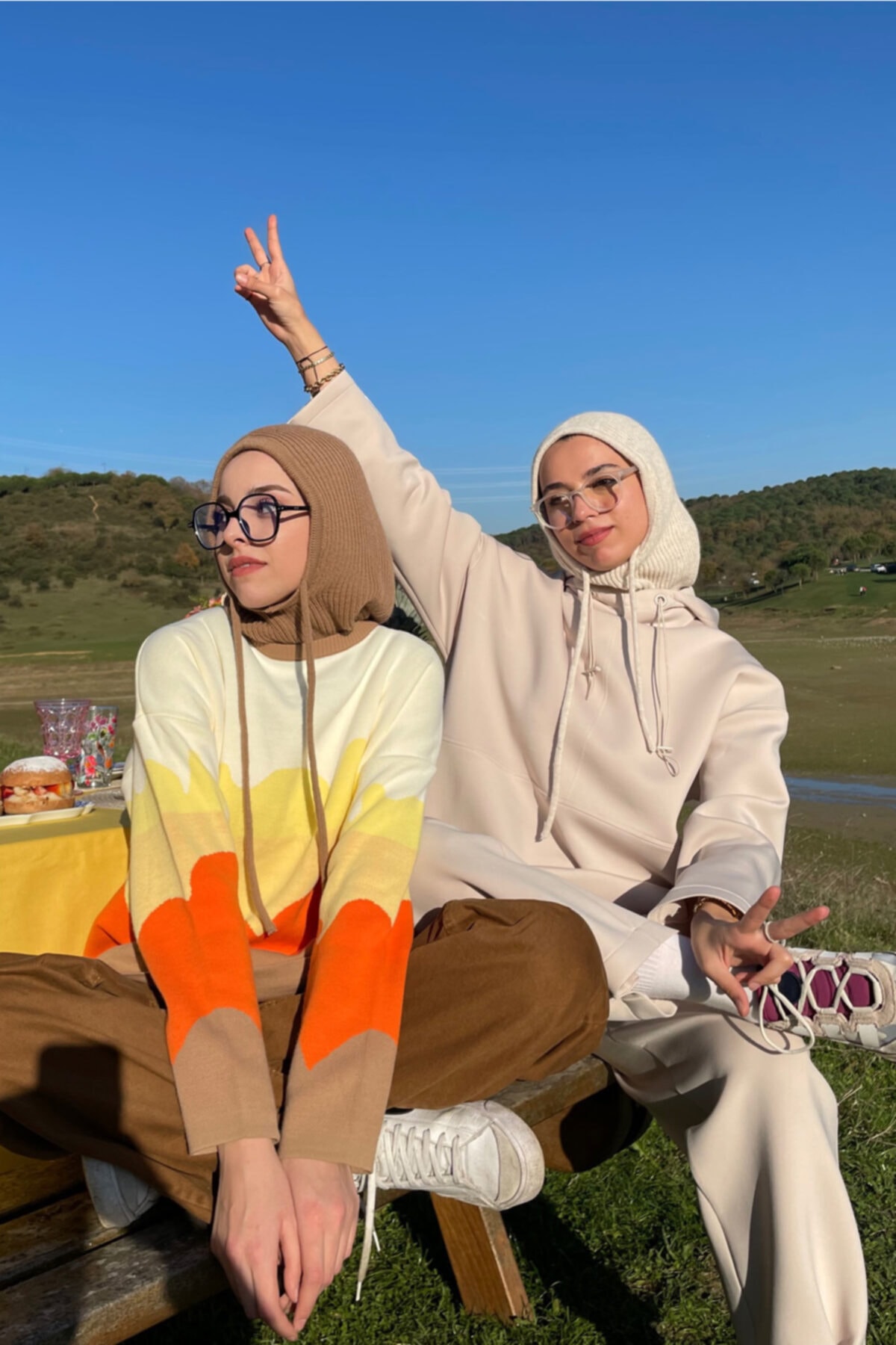 OZSARICAM Kadın Bağcıklı Kapüşonlu Bere - Camel