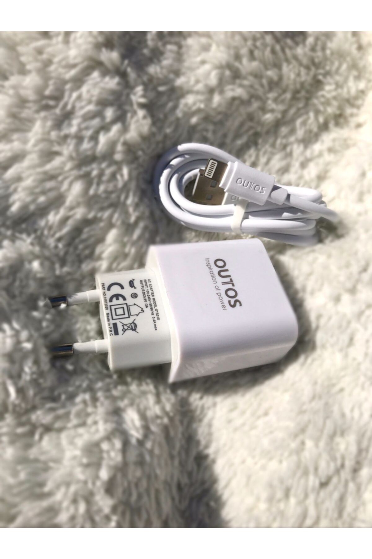 OUTOS Iphone Girişli 2000mah 1metre Usb Şarj Cihazı Ve Kablosu Takım