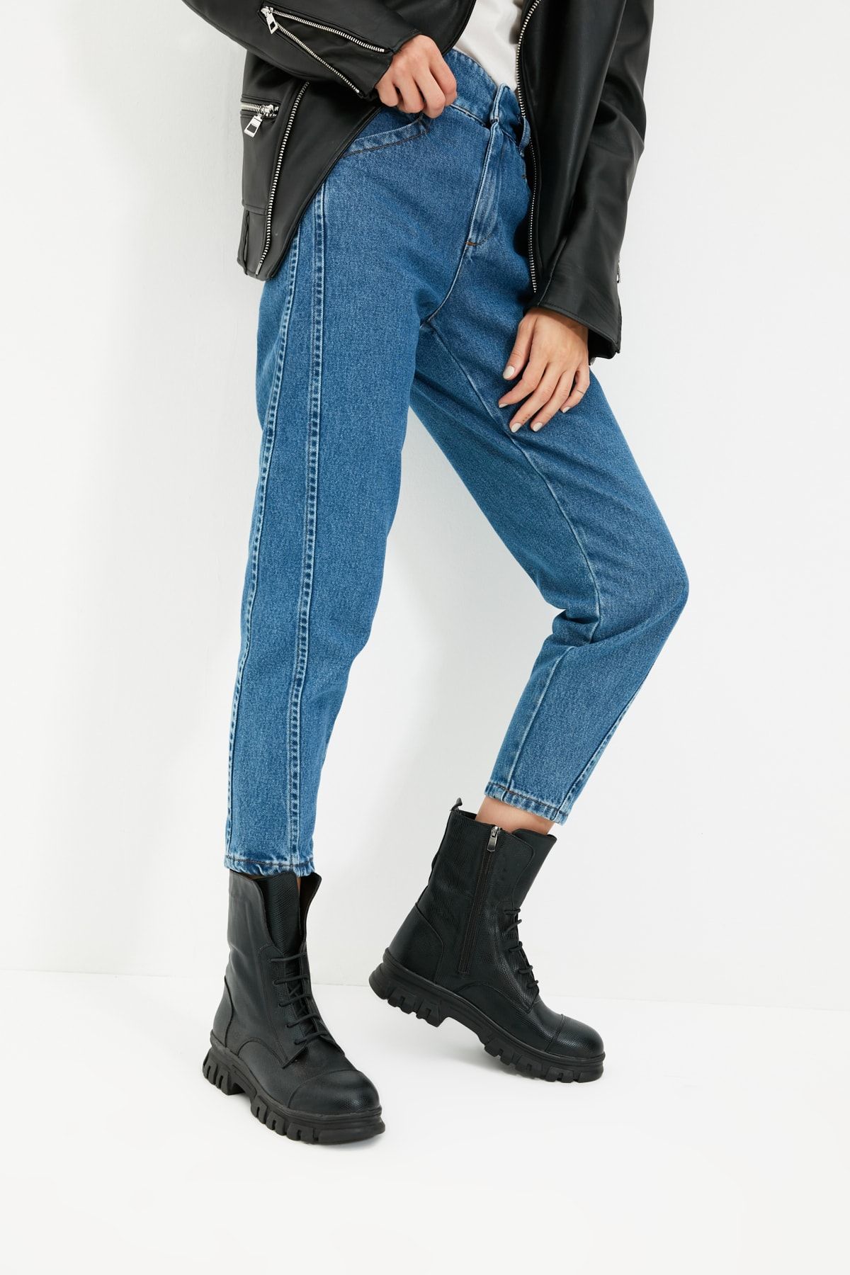 TRENDYOL SHOES Siyah Kroko Detaylı Kadın Bot & Bootie TAKAW22BO0040