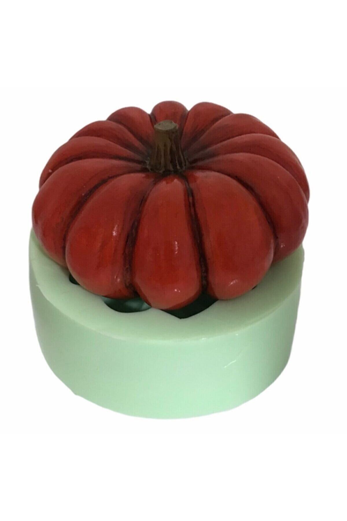 Nes World Yılbaşı Kırmızı Bal Kabağı Mum - Narçiçeği Kokulu - 1 Adet Büyük Boy (12x12x5cm Ve 323gr)