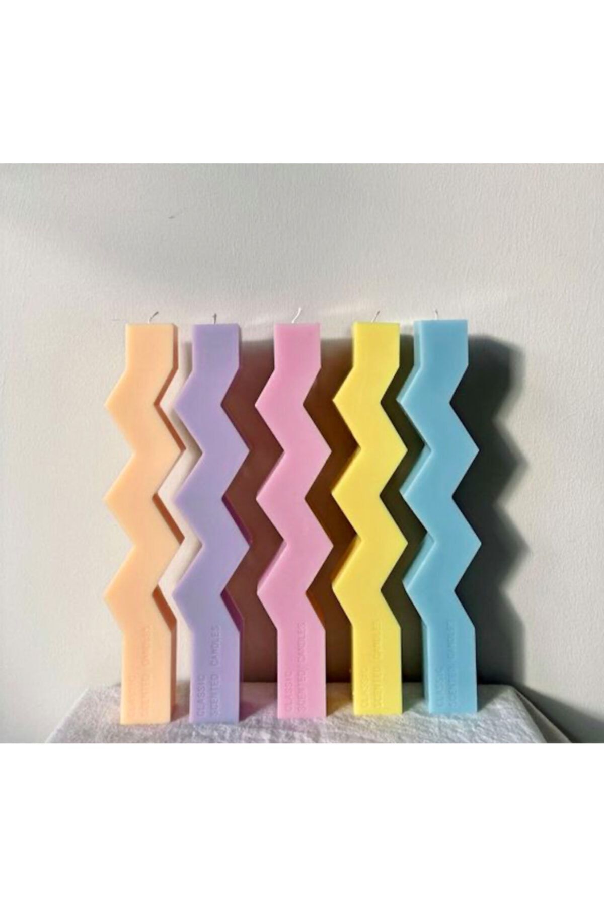 Nes World ( 5’li Set ) Karışık Meyve Kokulu Zigzag Mum - % 100 Soya Mumu (23x3cm Ve 77gr)