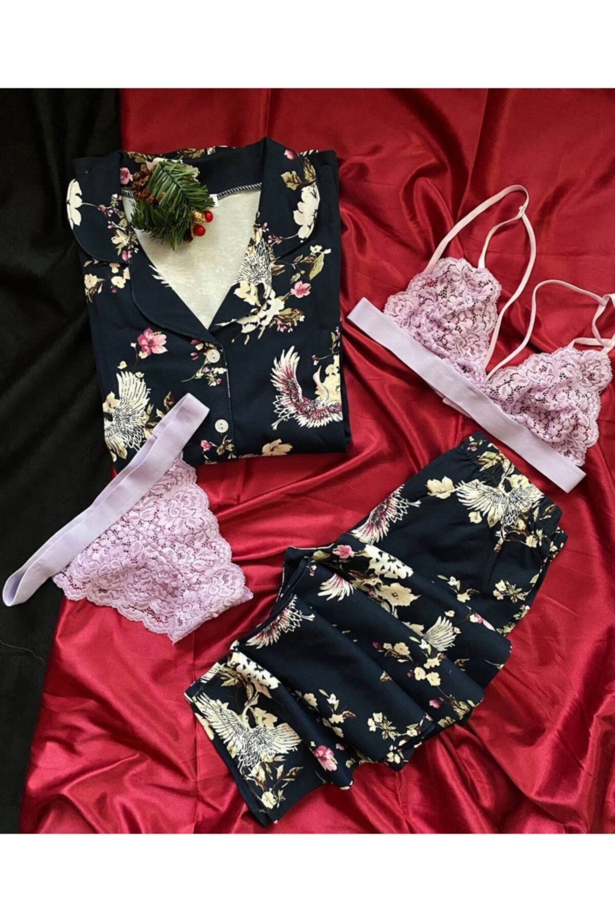 ARLİNDA Lila Üçgen Dantelli Sütyen Takımı Ve Lacivert Anka Kuş Desenli Pijama Takımı Kombini