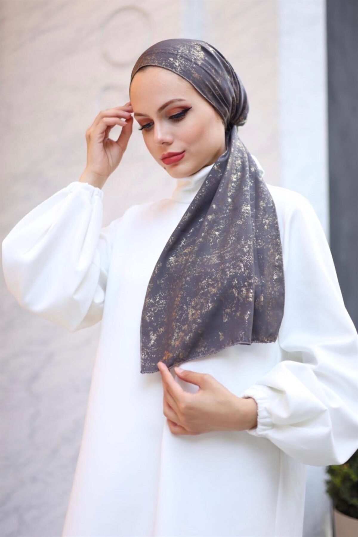 Mooncorn Kadın Tesettür Füme Varaklı Model FularBandana