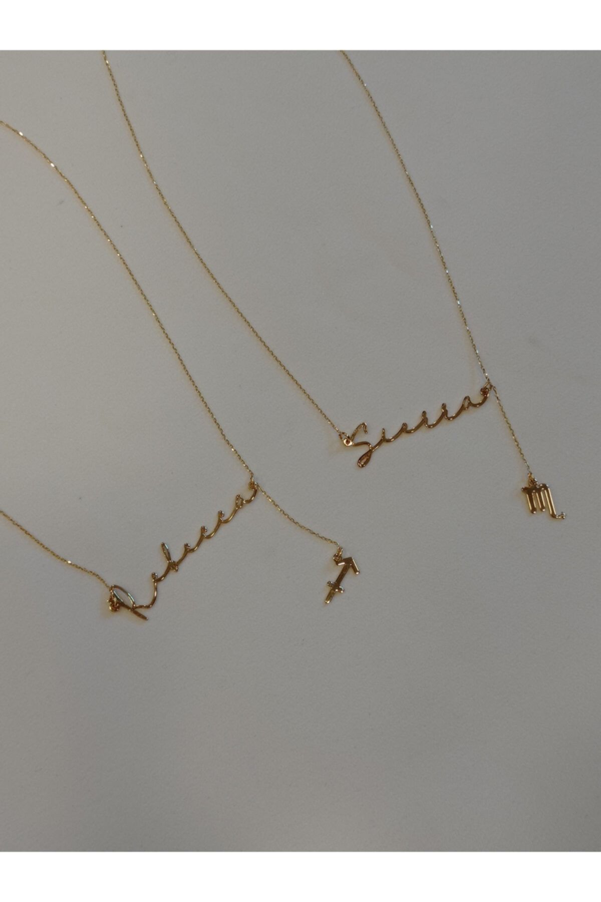 R.M. Store Burç Sallantılı Isim Kolye