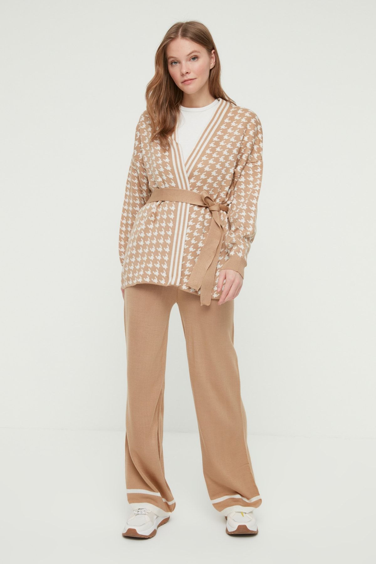 Trendyol Modest Camel Bağlama Detaylı Ekoseli Alt-Üst Takım TCTAW22US0025