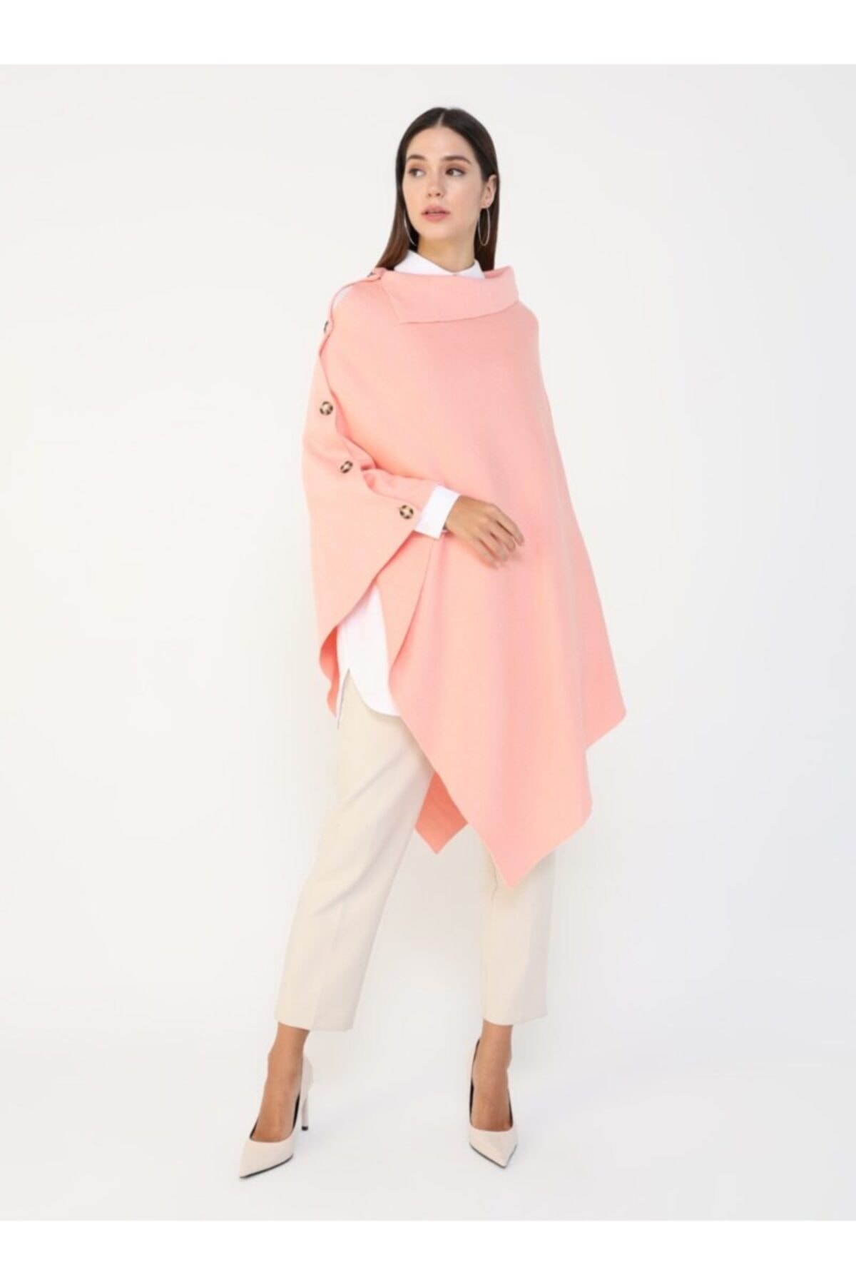Tavin Yaka Detaylı Asimetrik Düğmeli Triko Panço Pudra