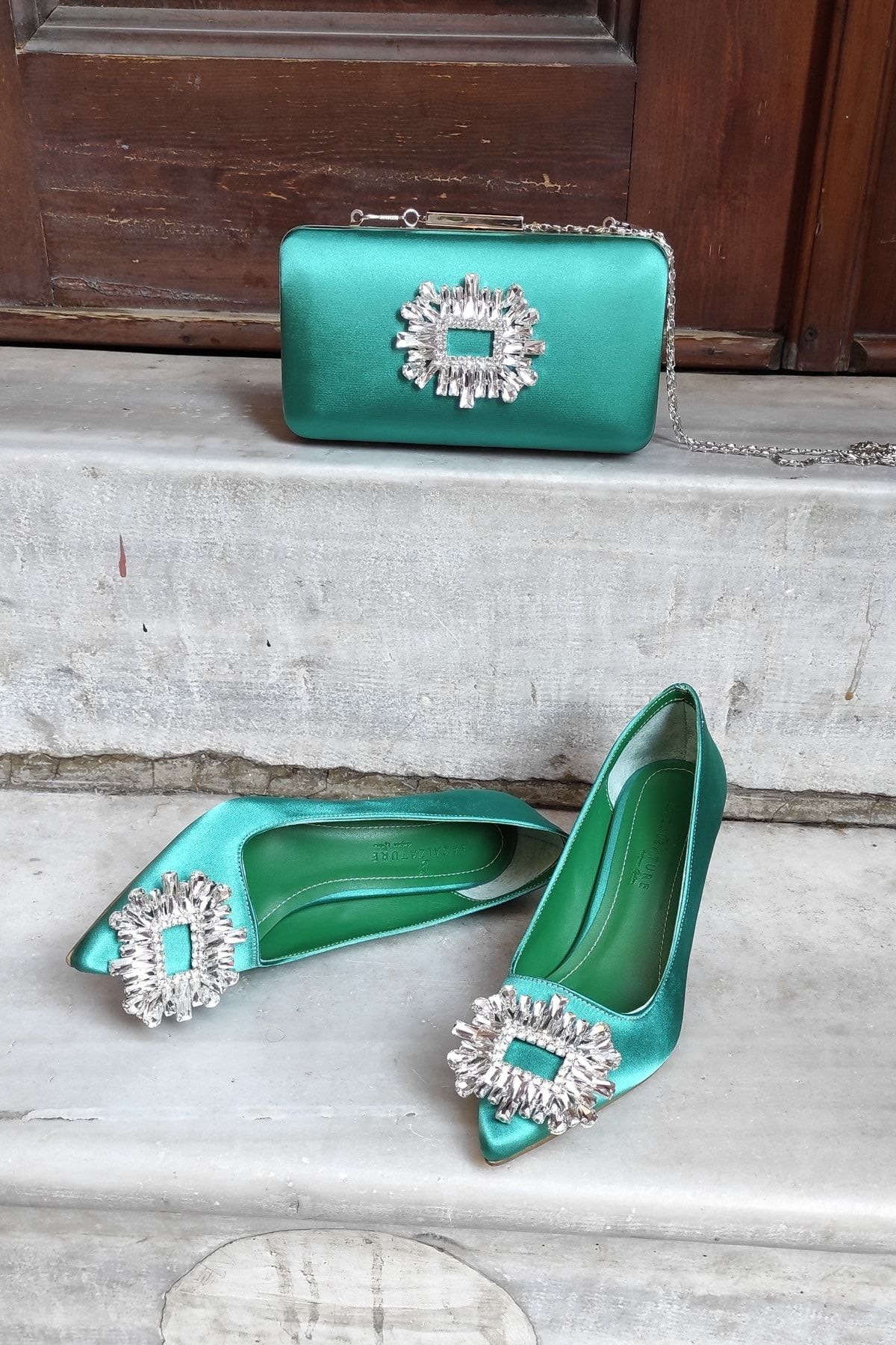 LA CALZATURE Koyu Yeşil Saten 7cm Topuklu Aksesuarlı Abiye Stiletto Kadın Ayakkabı Çanta Kutu Takım