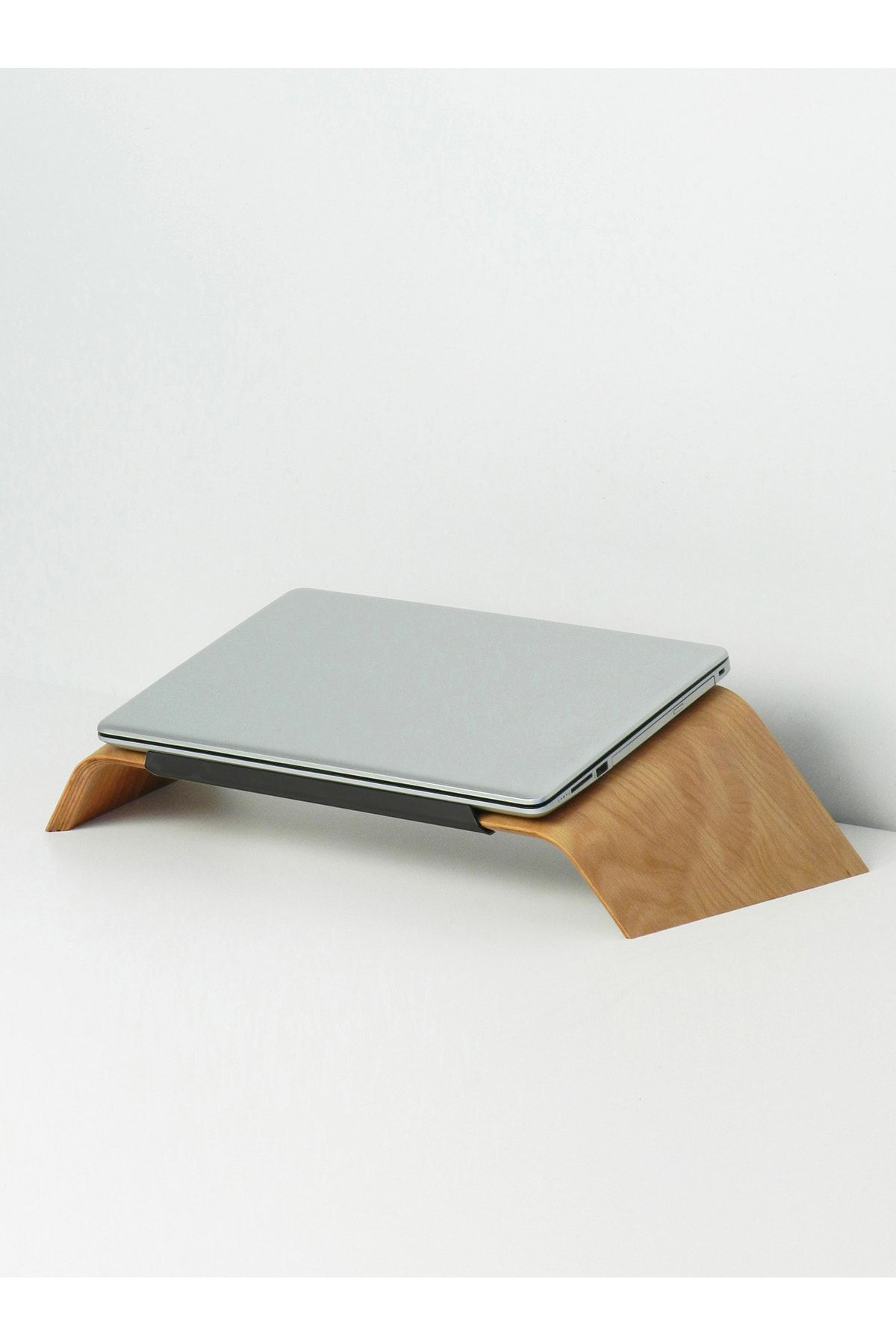 Fagus Wood Ahşap Notebook Yükseltici Ve Tutucu Masa Üstü Laptop Standı