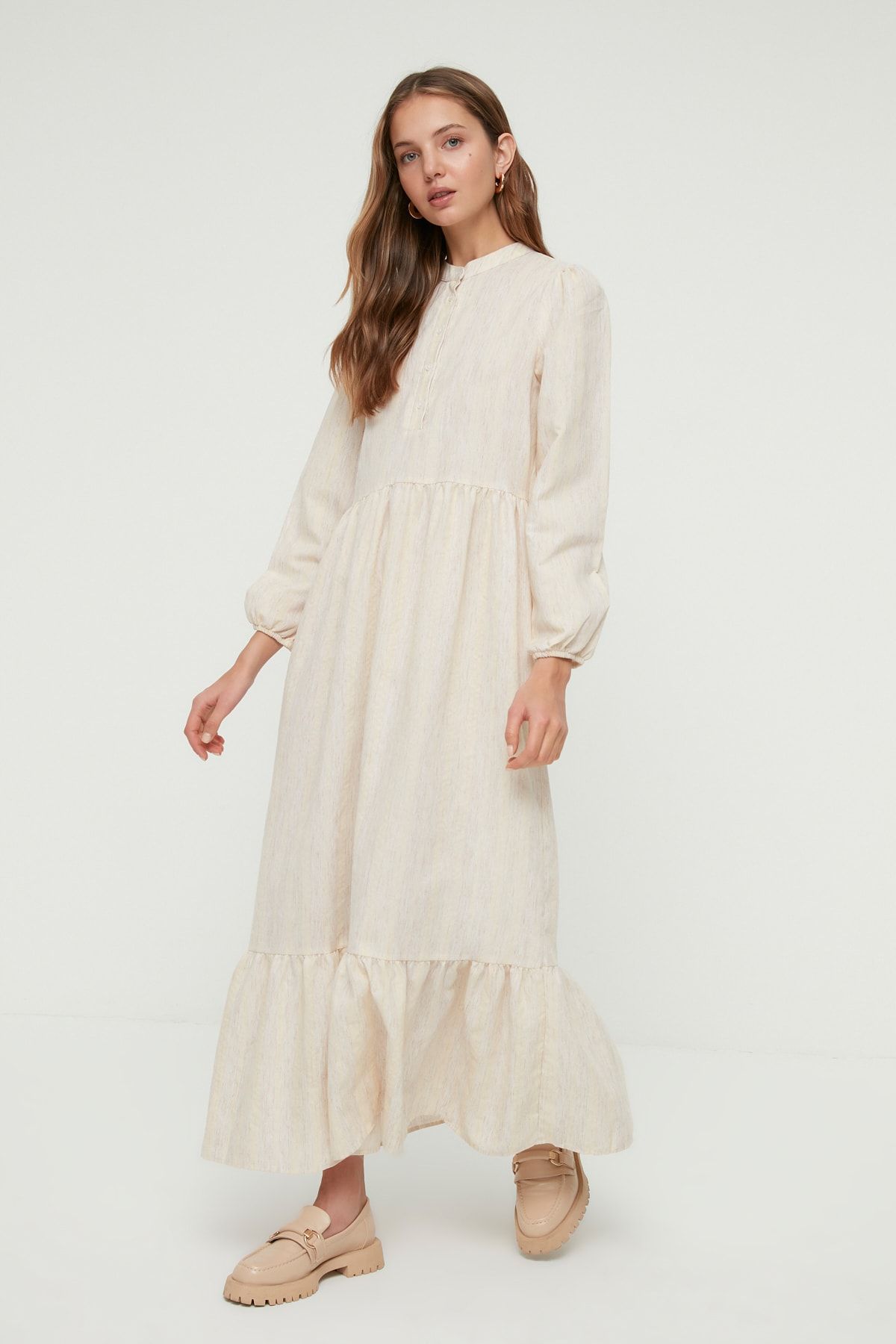 Trendyol Modest Bej Dik Yaka Büzgü Detaylı Elbise TCTSS22EB0022