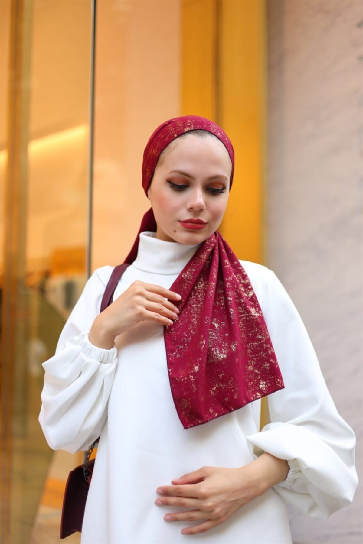 Mooncorn Kadın Tesettür Bordo Varaklı Model Fular & Bandana