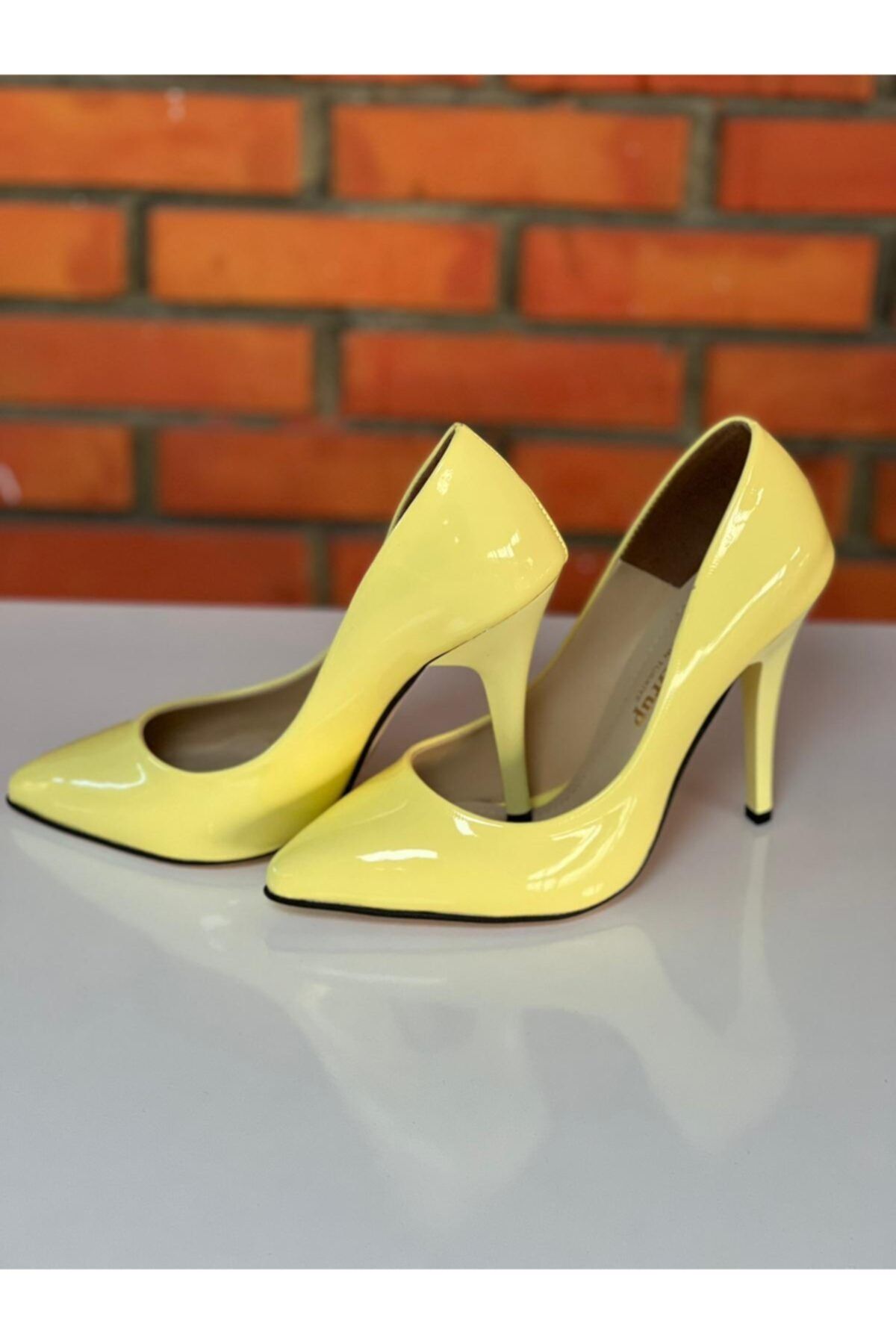 Blue Kadın Stiletto Sarı Rugan Ince Topuklu