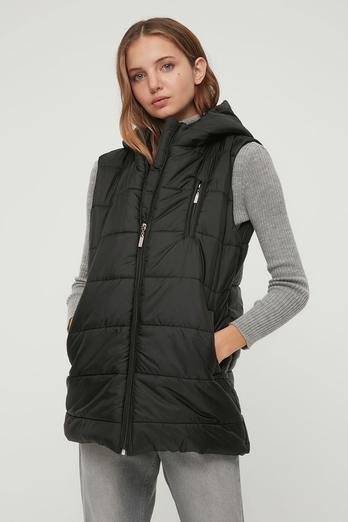 Trendyol Modest Siyah Kapüşonlu Yelek TCTAW22YL0012