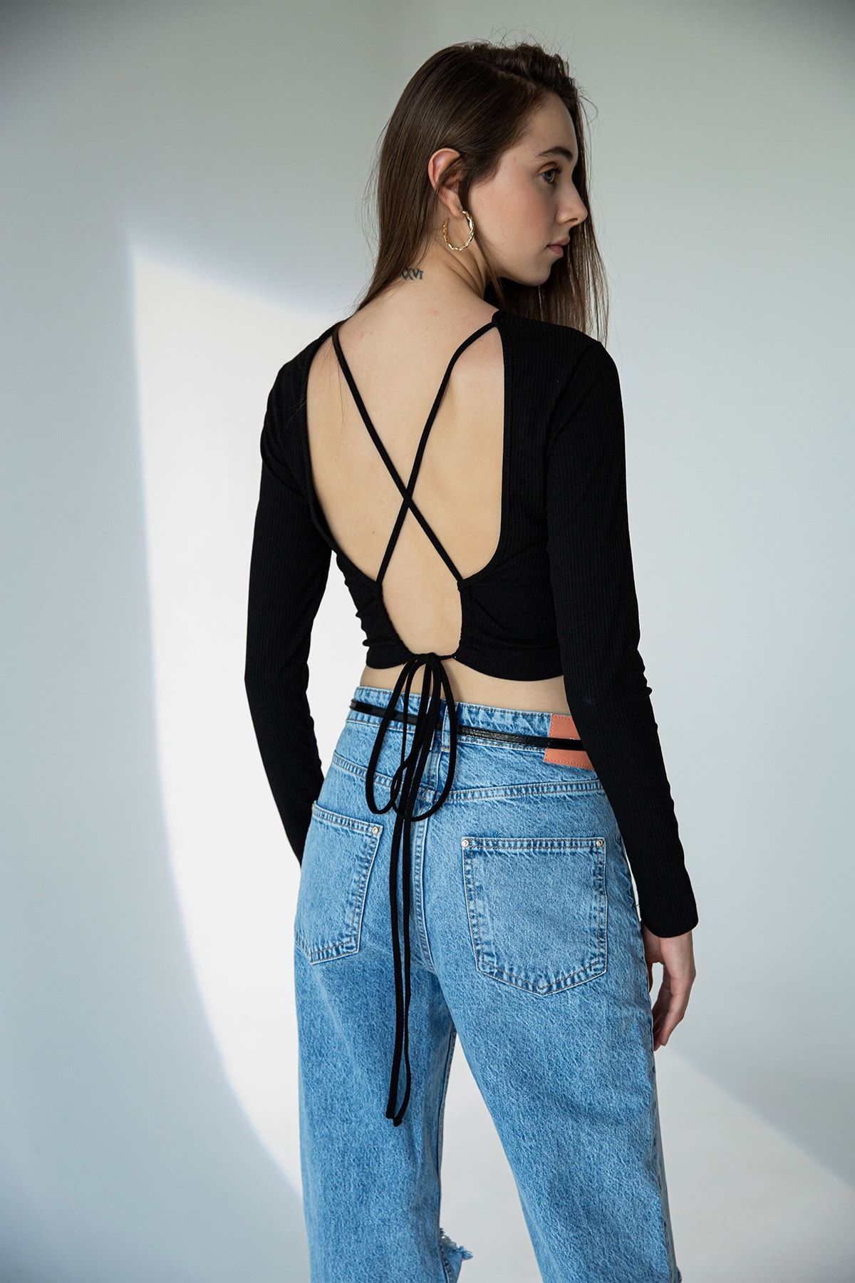 Bases Siyah Sırtı Açık Kaşkorse Uzun Kol Crop Bluz