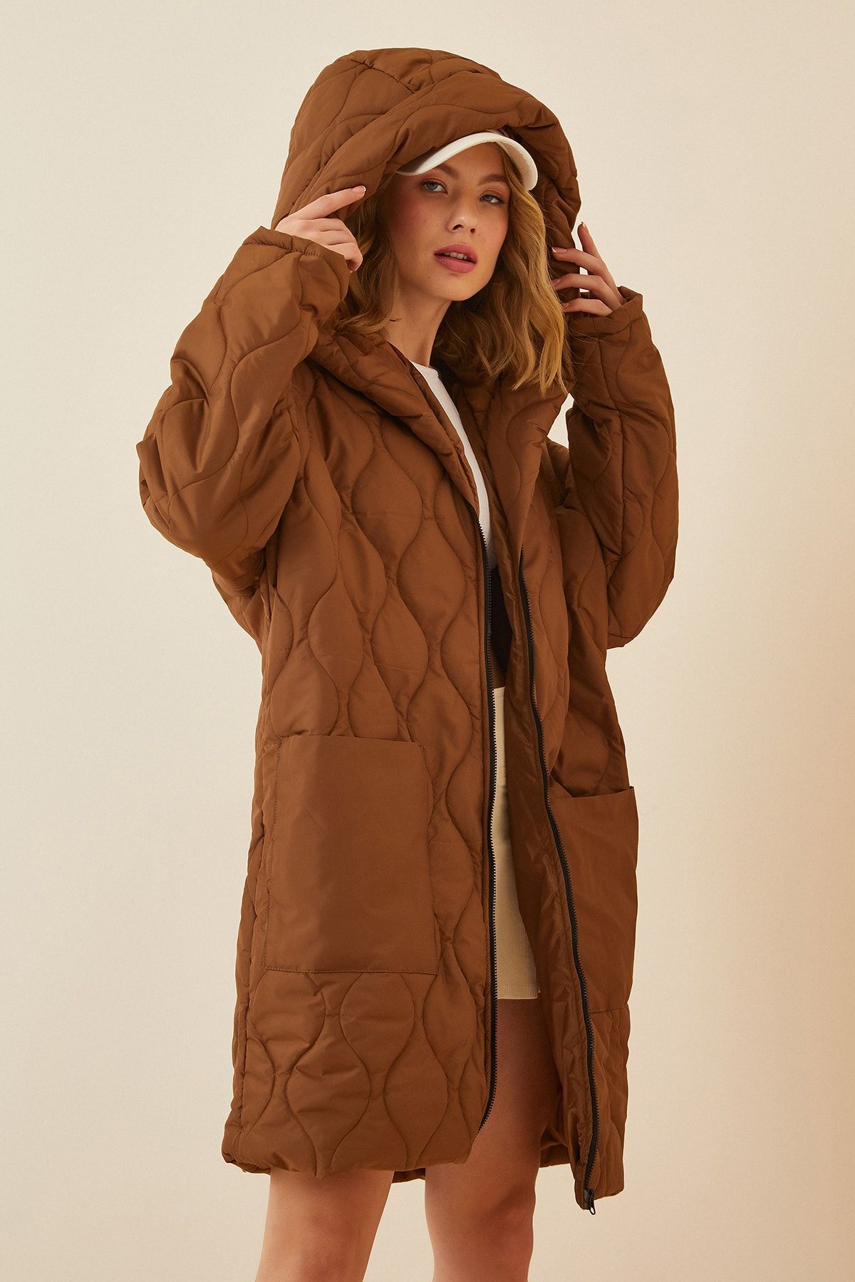 Happiness İst. Kadın Kahverengi Kapüşonlu Oversize Şişme Kapitone Kaban OH00009