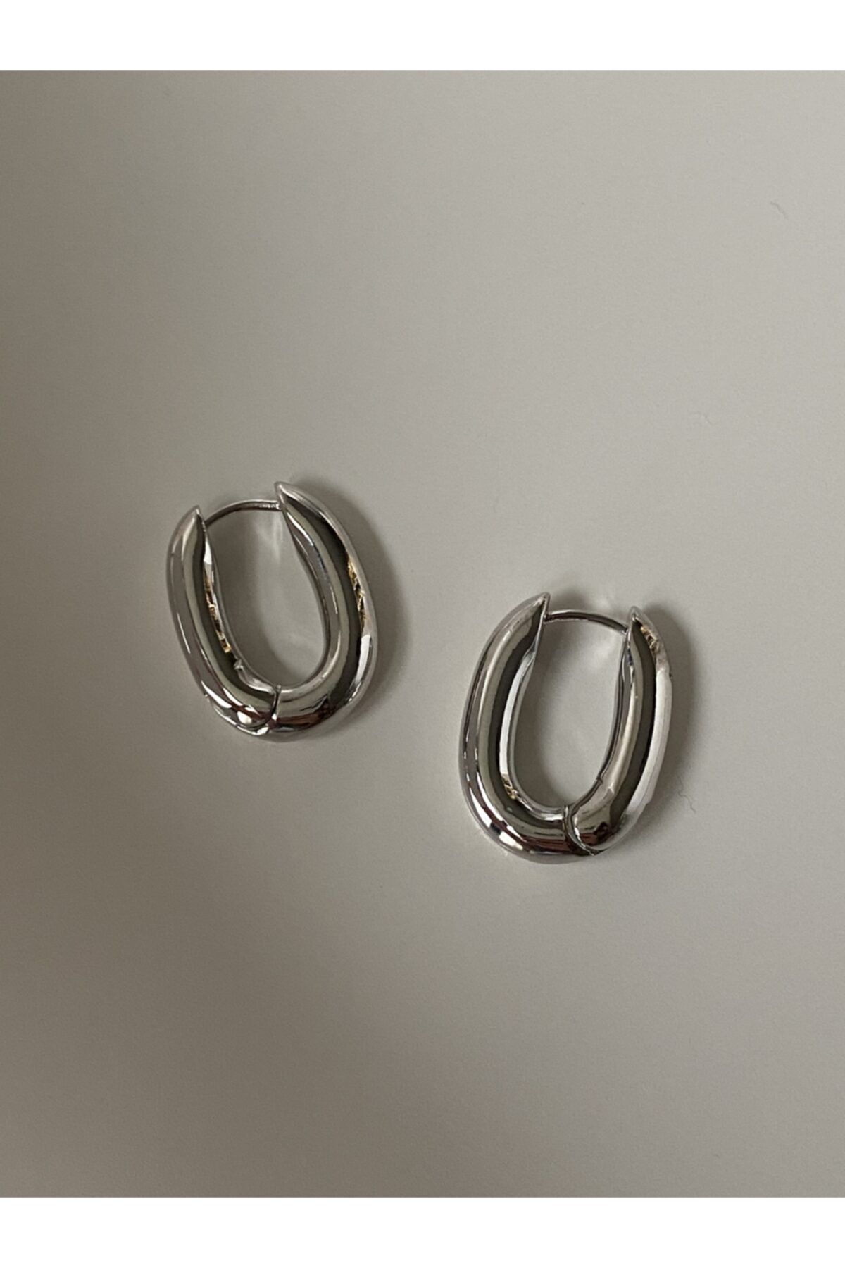 vi store vi jewelry Gümüş Kaplama Çelik Bombeli Oval Küpe