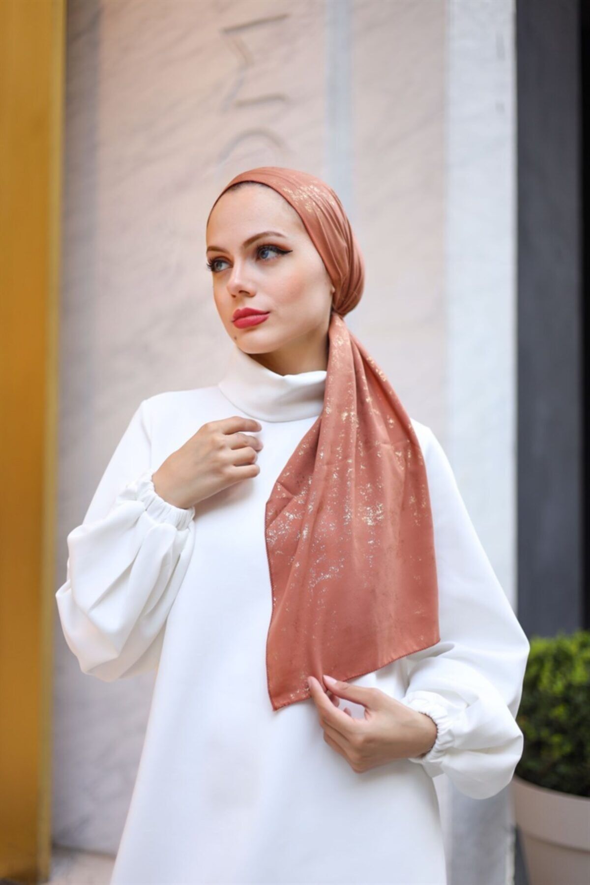 Mooncorn Kadın Tesettür Şeftali Varaklı Model Fular & Bandana