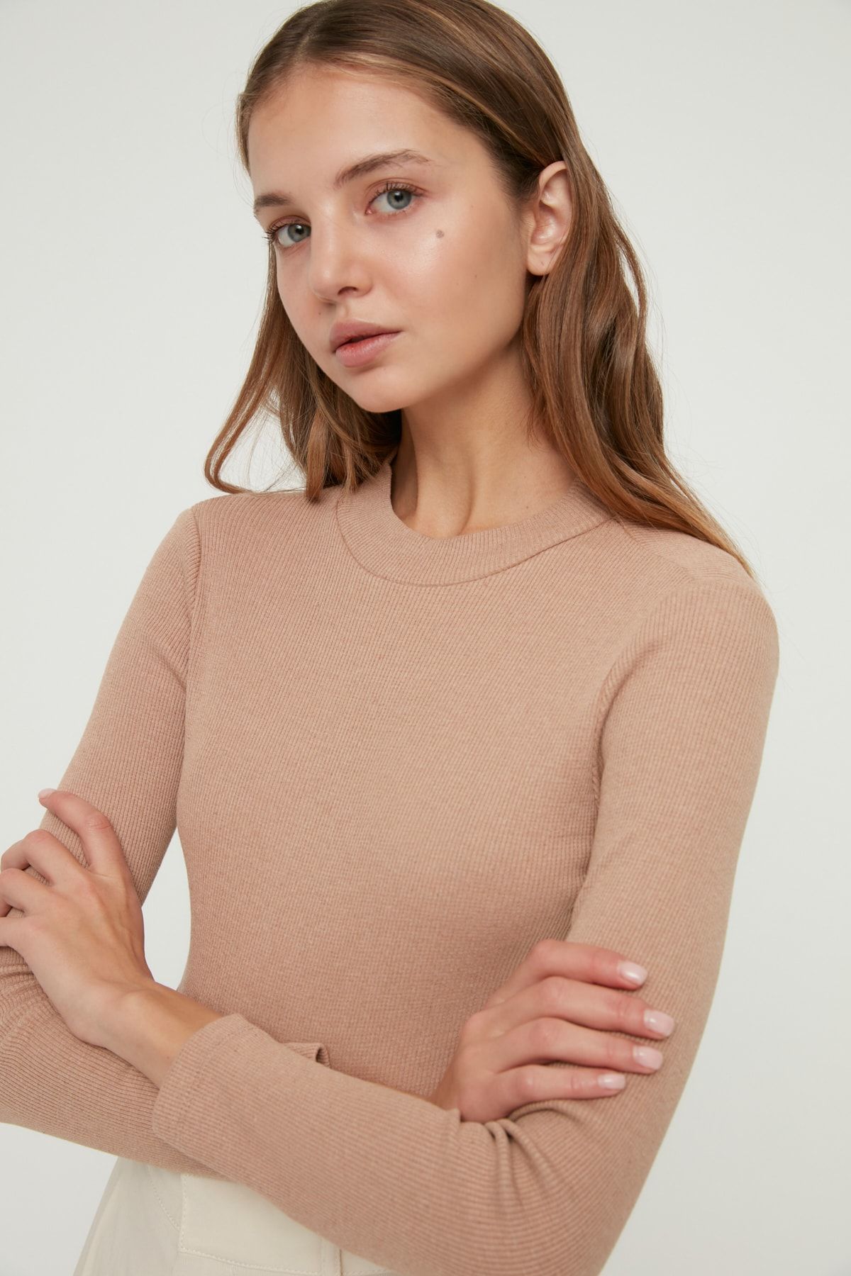 TRENDYOLMİLLA Camel Dik Yaka Fitilli Çıtçıtlı Örme Body TWOAW20BD0011