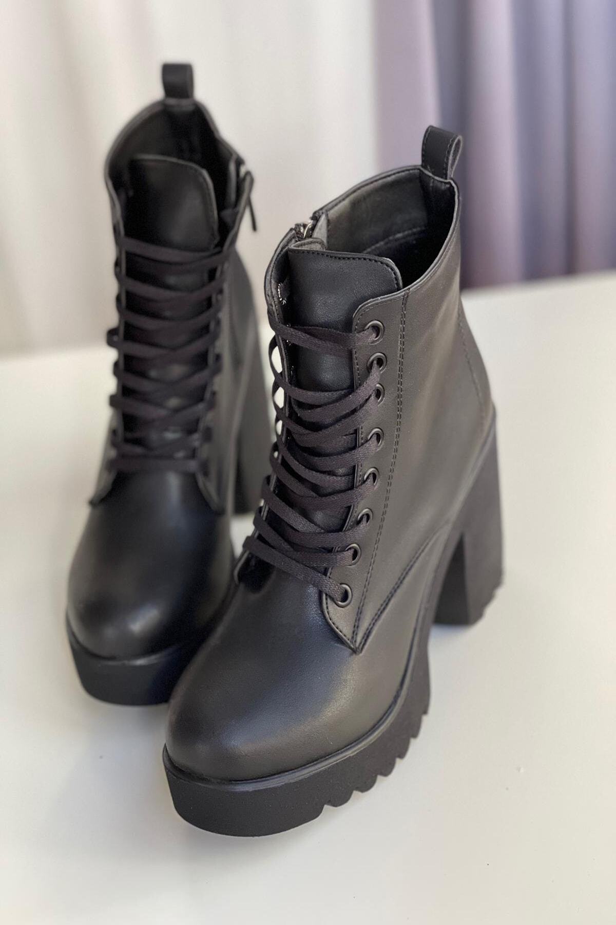 Stepsup Store Siyah Deri Bağıcıklı Kadın Bot