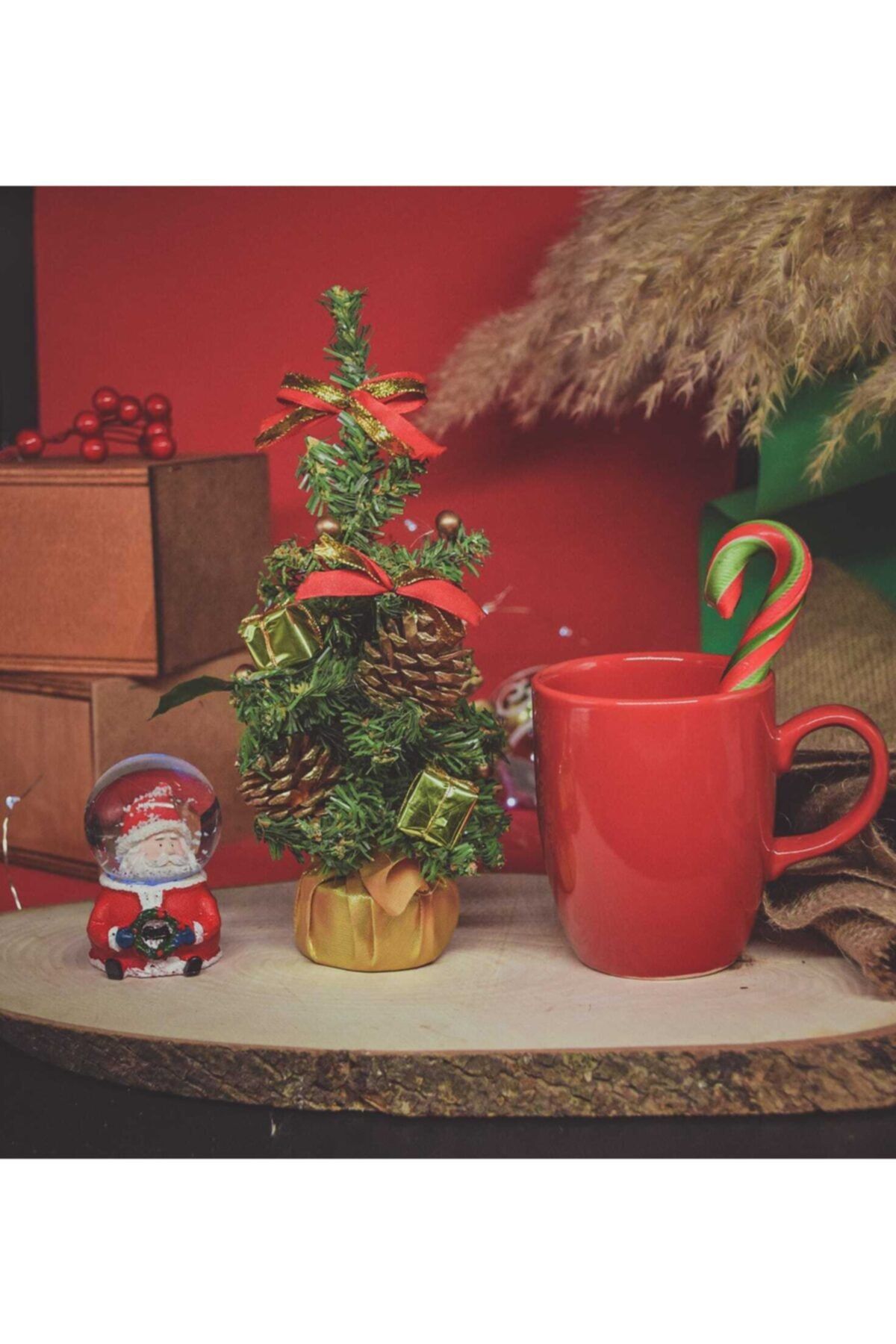 GreenSeeHediye Yılbaşı Özel Çam Ağacı ve Noel Baba Kar Küresi& Kırmızı Kupa ve Baston Şeker