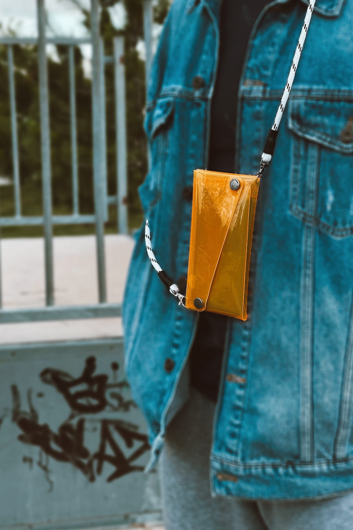 Badger Collection Jellyfon Askılı Telefon Çantası Turuncu  Unisex Minimal Hediye Tasarım Şeffaf Pvc Renkli