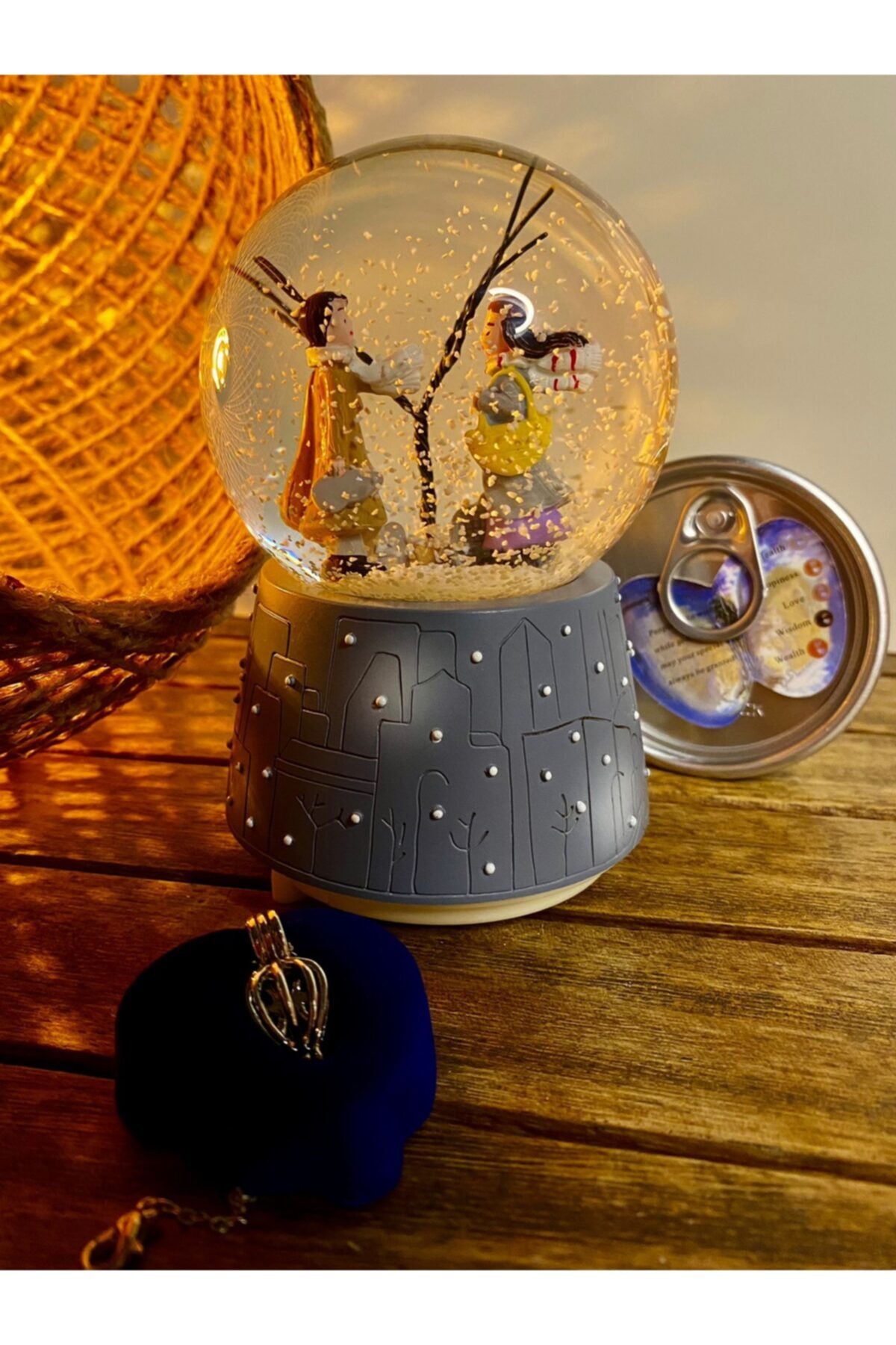rk tasarım Kış Masalı Müzikli Işıklı Kar Küresi Ve İstiridye İçerisinde Gerçek İnci Kolye