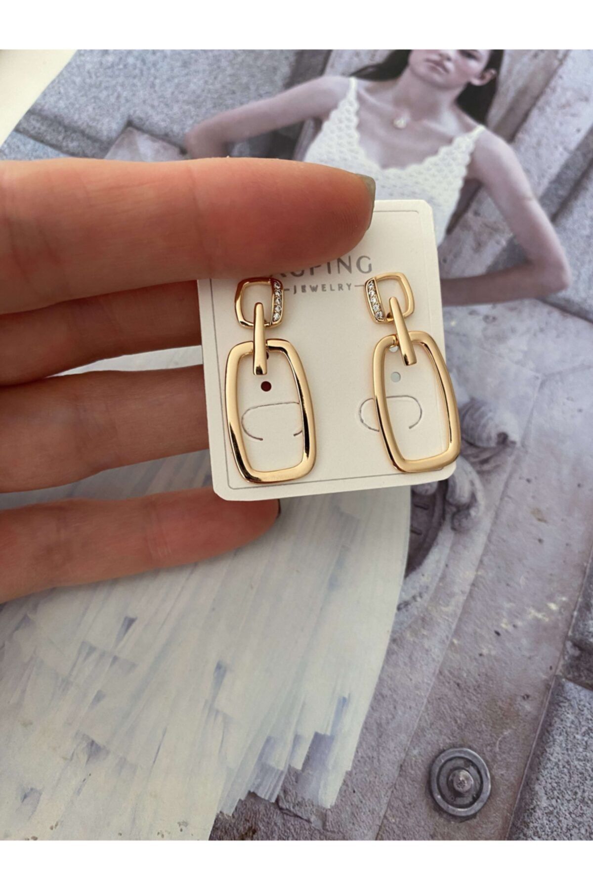 ACCESSORIES WORLD Çelik Gold Renk Zirkon Taşlı Küpe
