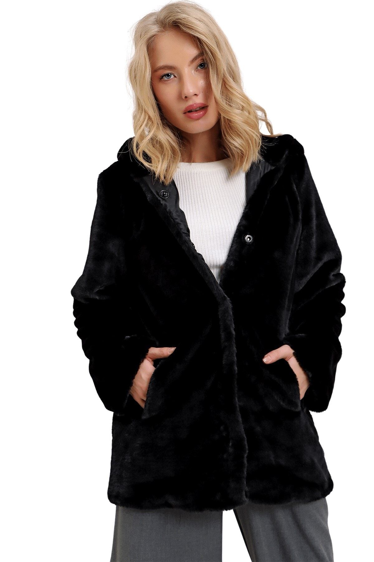butikburuç Kadın Siyah Cepli Çıtçıtlı Peluş Mont
