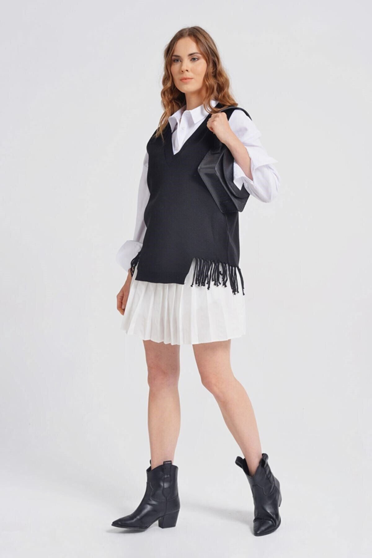 Nefise Triko Etekleri Püsküllü Süveter-siyah