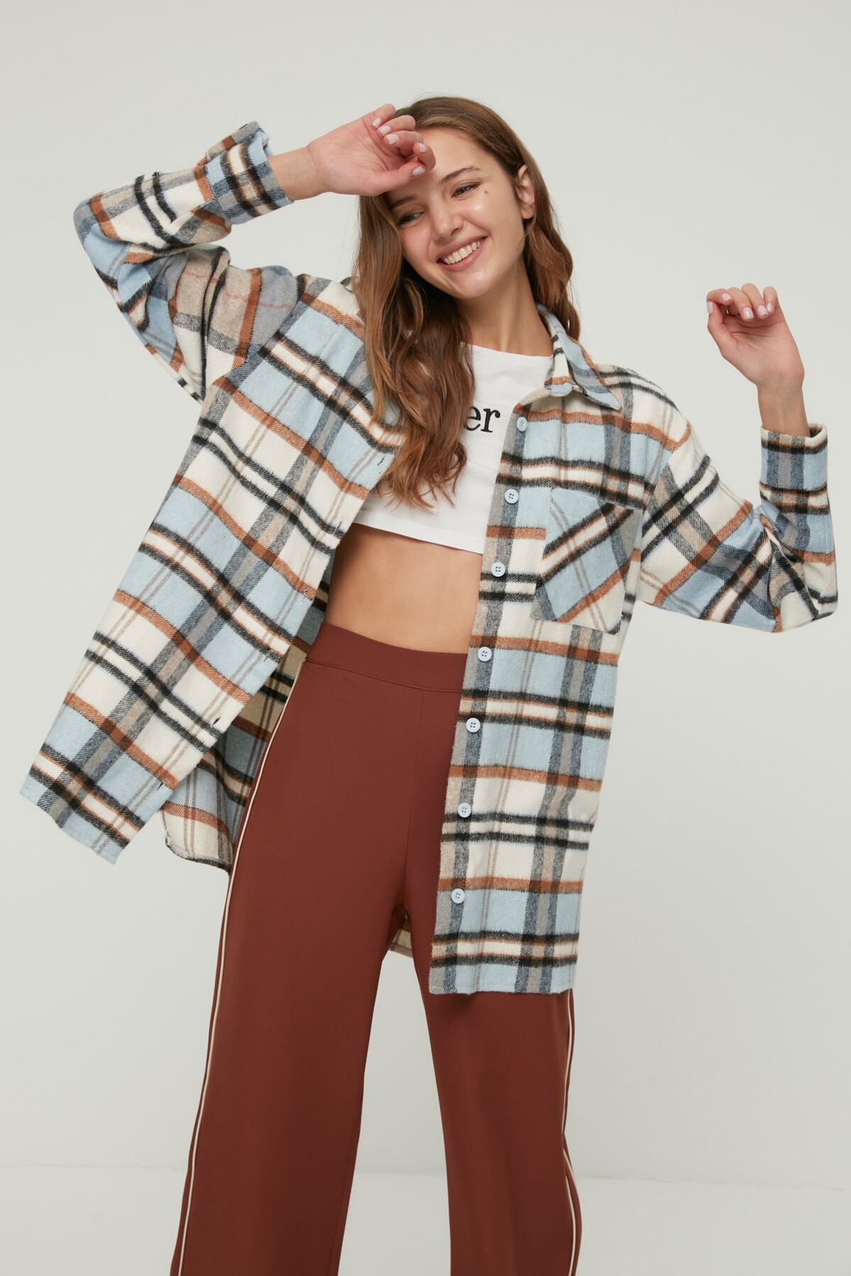 TRENDYOLMİLLA Açık Mavi Kareli Gömlek TWOAW22GO0184