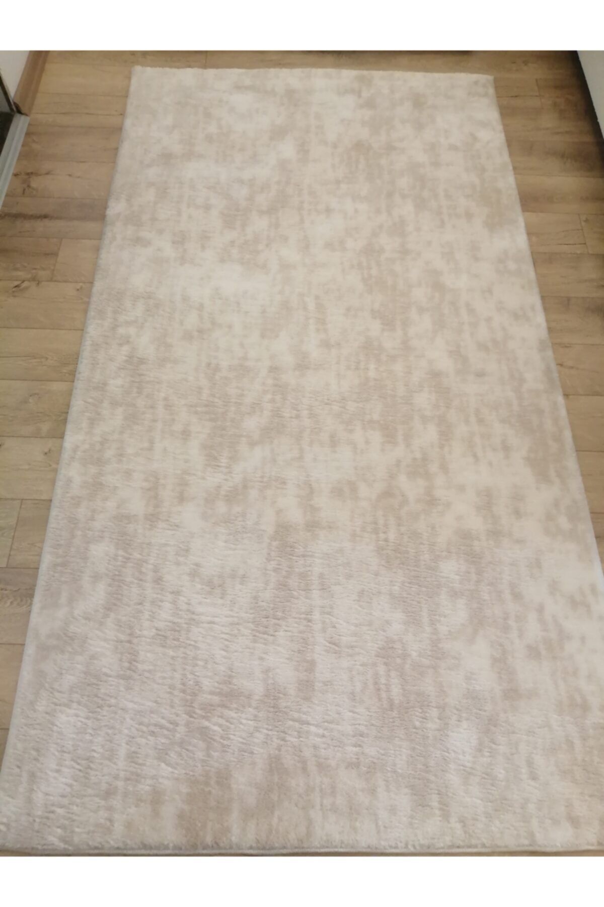 Kardesler Peluş Post Kaymaz Tabanlı Halı Kesme Yolluk Benekli Bej