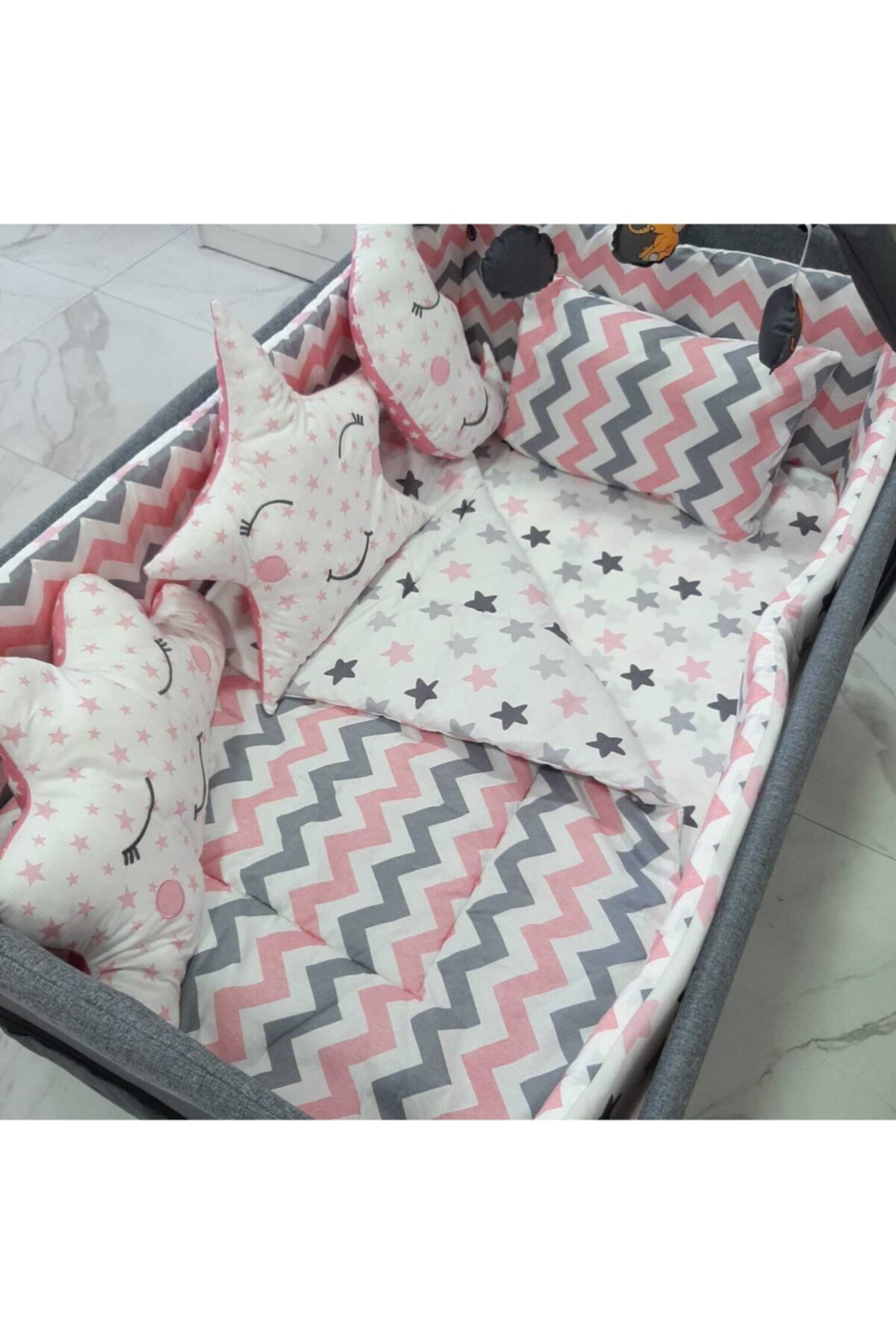 uykucubebe 70x110 Park Besik Uyku Seti 10 Parca Pembe Zikzakli 1875 Kombin