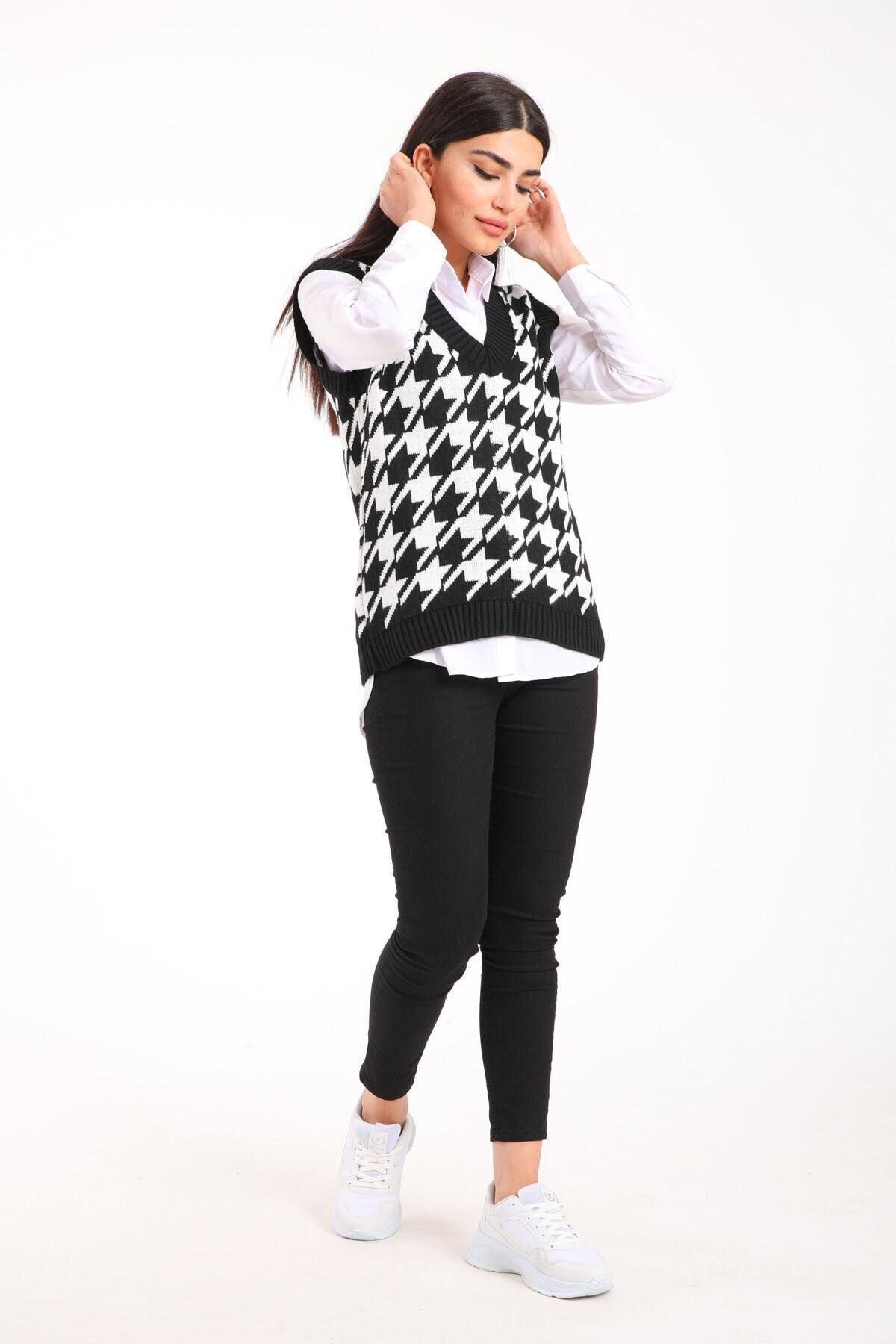 Kulis Kadın Büyük Desen Kazayağı Siyah Süveter