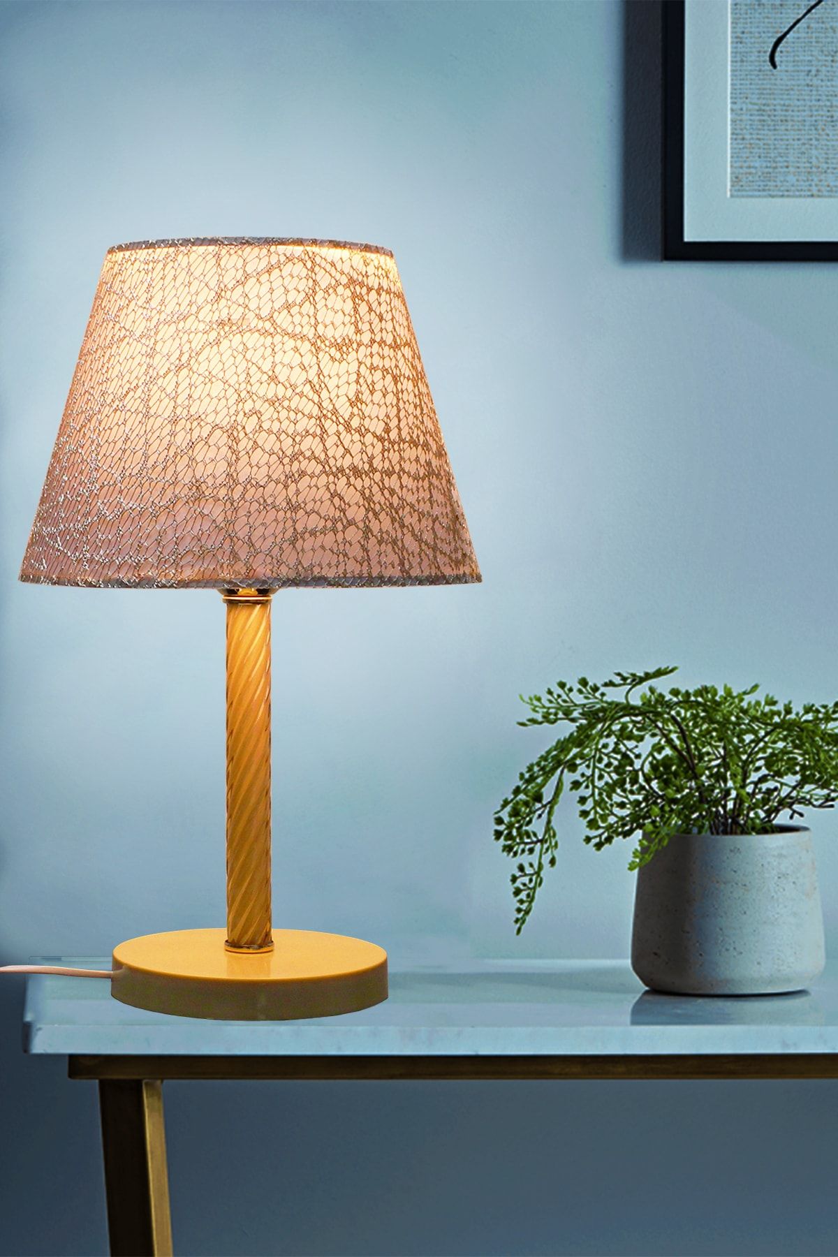 Platin Aydınlatma Dantelli Krem Elegant Komodin Abajur Krem Ayaklı Aydınlatma