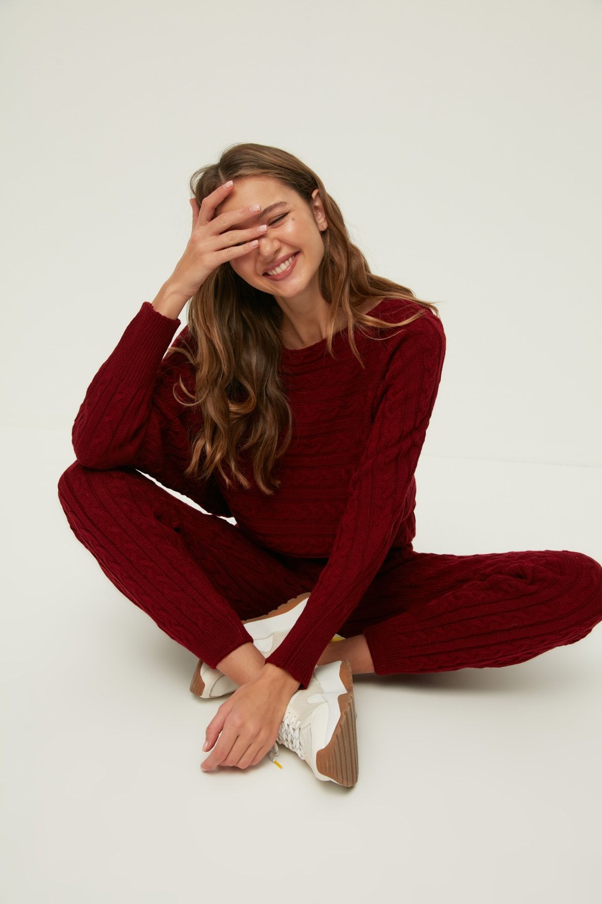 TRENDYOLMİLLA Bordo Saç Örgülü Triko Alt-Üst Takım THMAW22AU0495