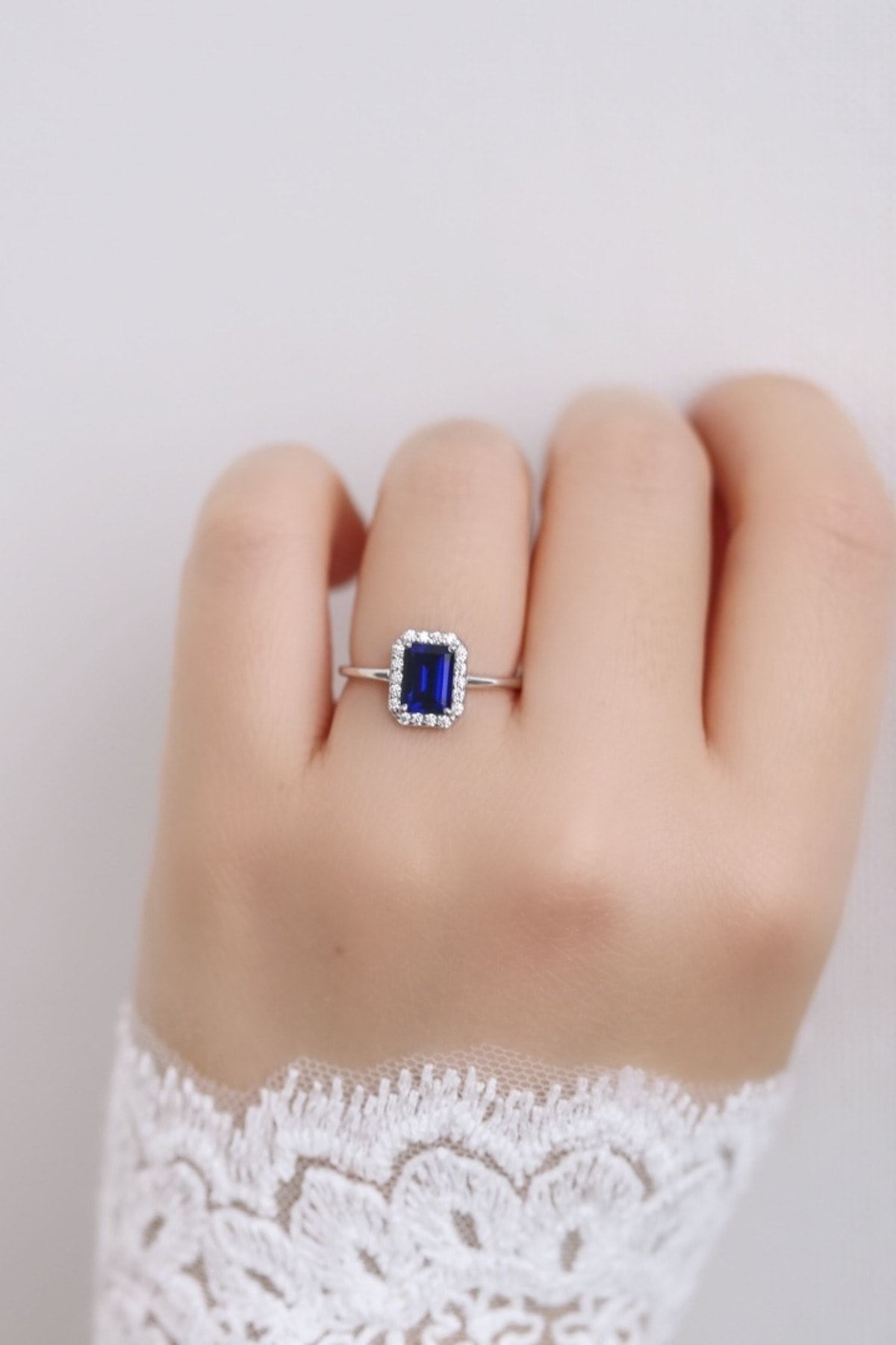 Crystal Diamond Zirconia Laboratuvar Pırlantası 1 Karat Safir Baget Tektaş Yüzük