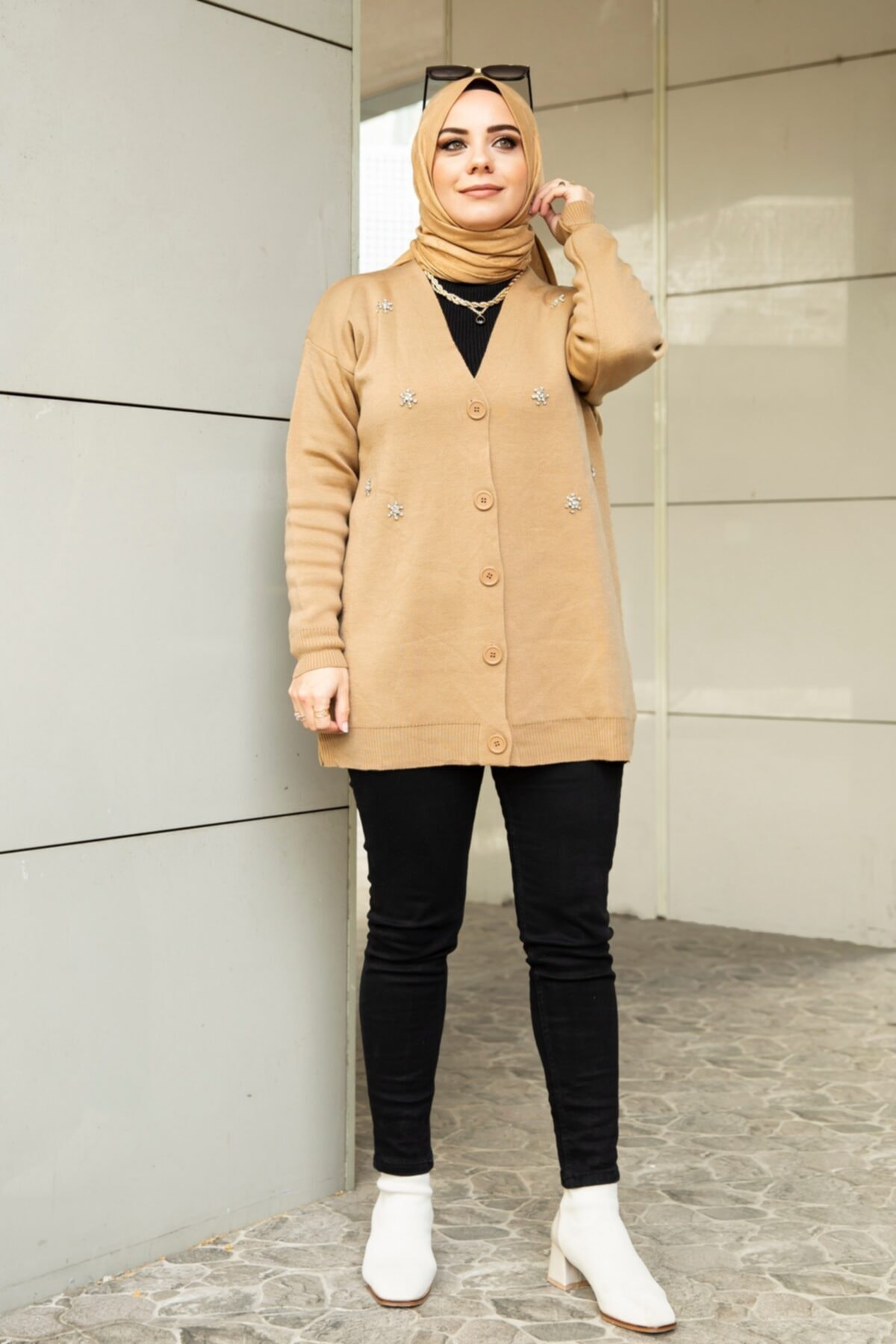 zeynepcebutik Önü Taşli Triko Hirka