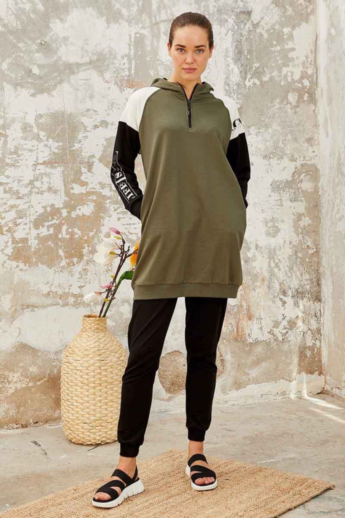 Tommy Life Kadın  Haki Siyah Üç Renk Garnili Life Is One Baskılı Kapüşonlu Tunik Takım