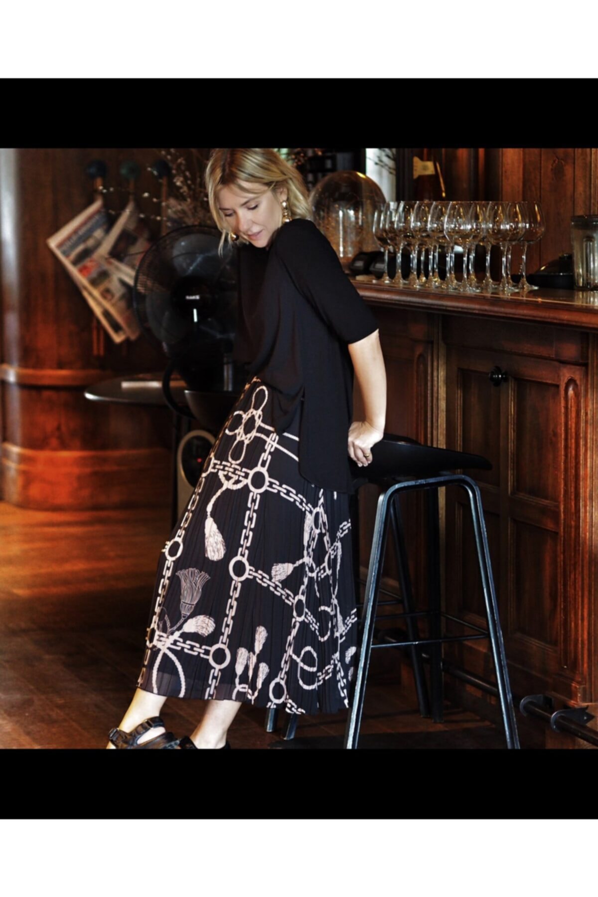 Noi Kadın Siyah Bej Zincir Baskı Piliseli Şifon Etek