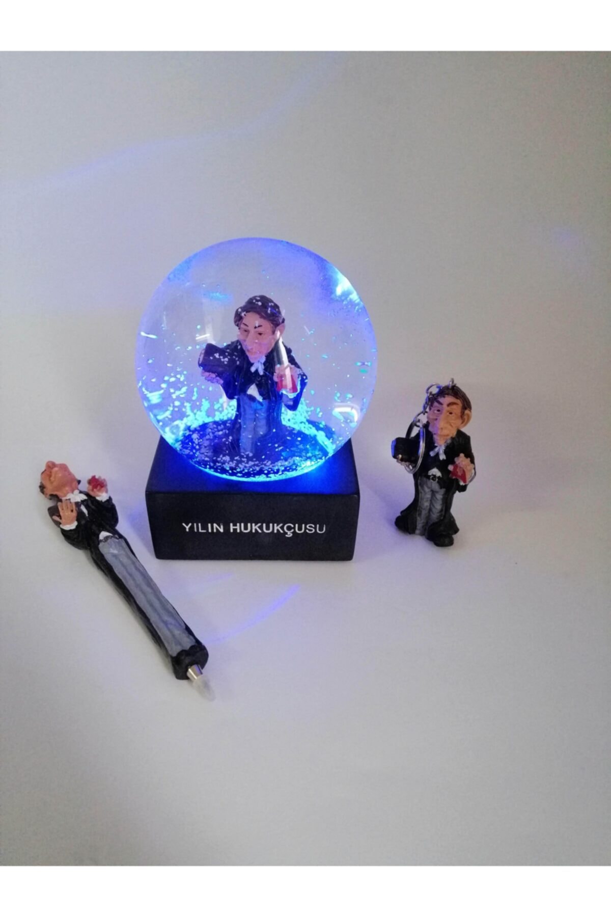 HEDİYE FİKRİ Erkek Yılın Hukukçusu Tasarımlı Kar Küresi Seti