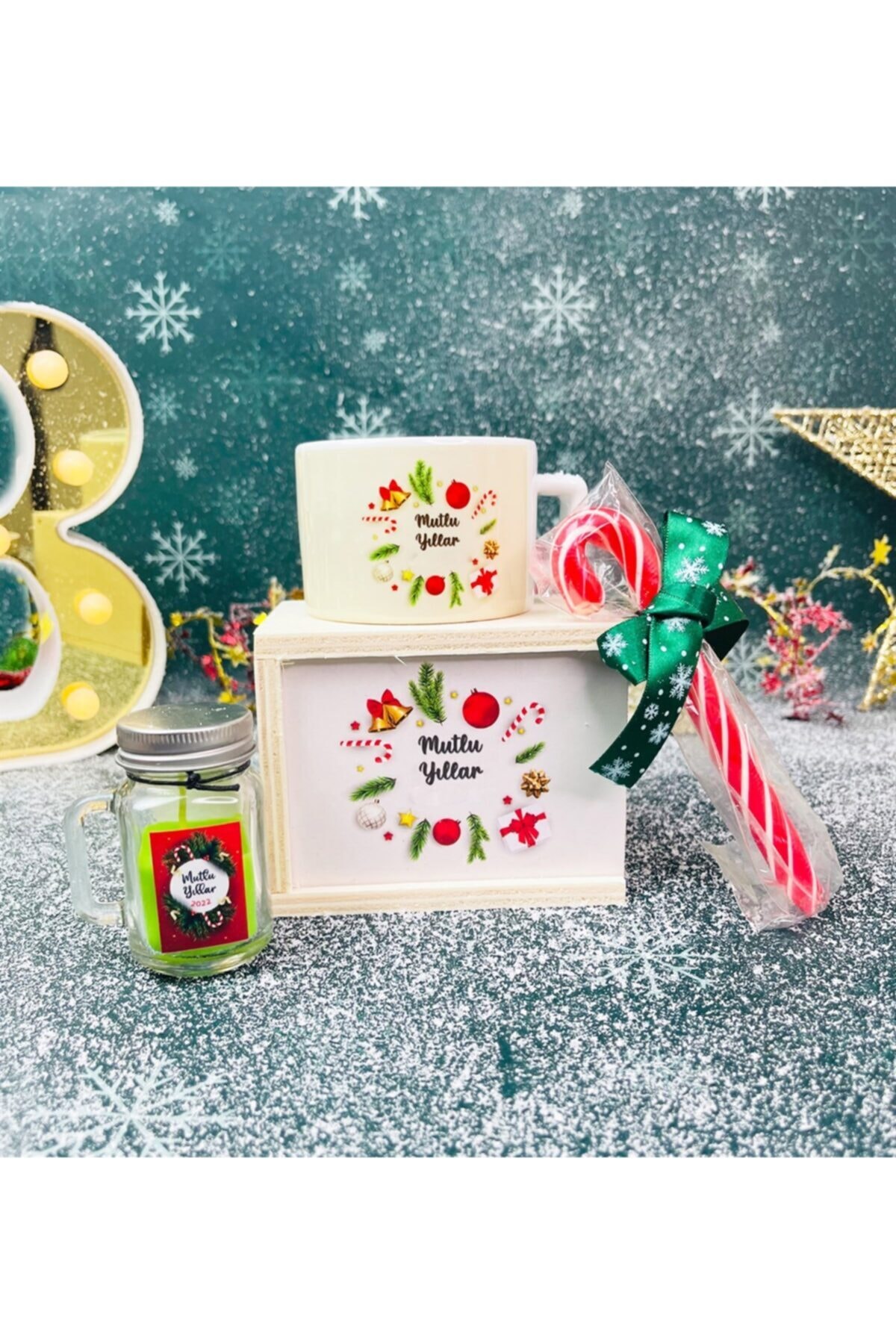 Gift Moda Mutlu Yıllar Tasarımlı Kutulu Kupa Baston Şeker Ve Kokulu Mum Yılbaşı Hediye Seti