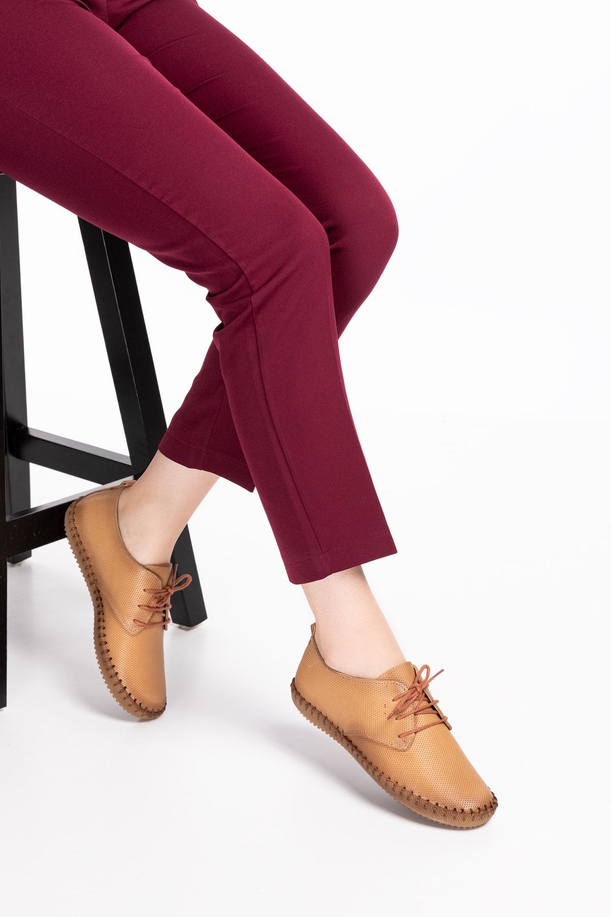 BTHN SHOE DESİGER Kadın Bej Hakiki Deri Günlük Lazer Işlemeli El Saraçlı Bağcıklı Şık Ayakkabı
