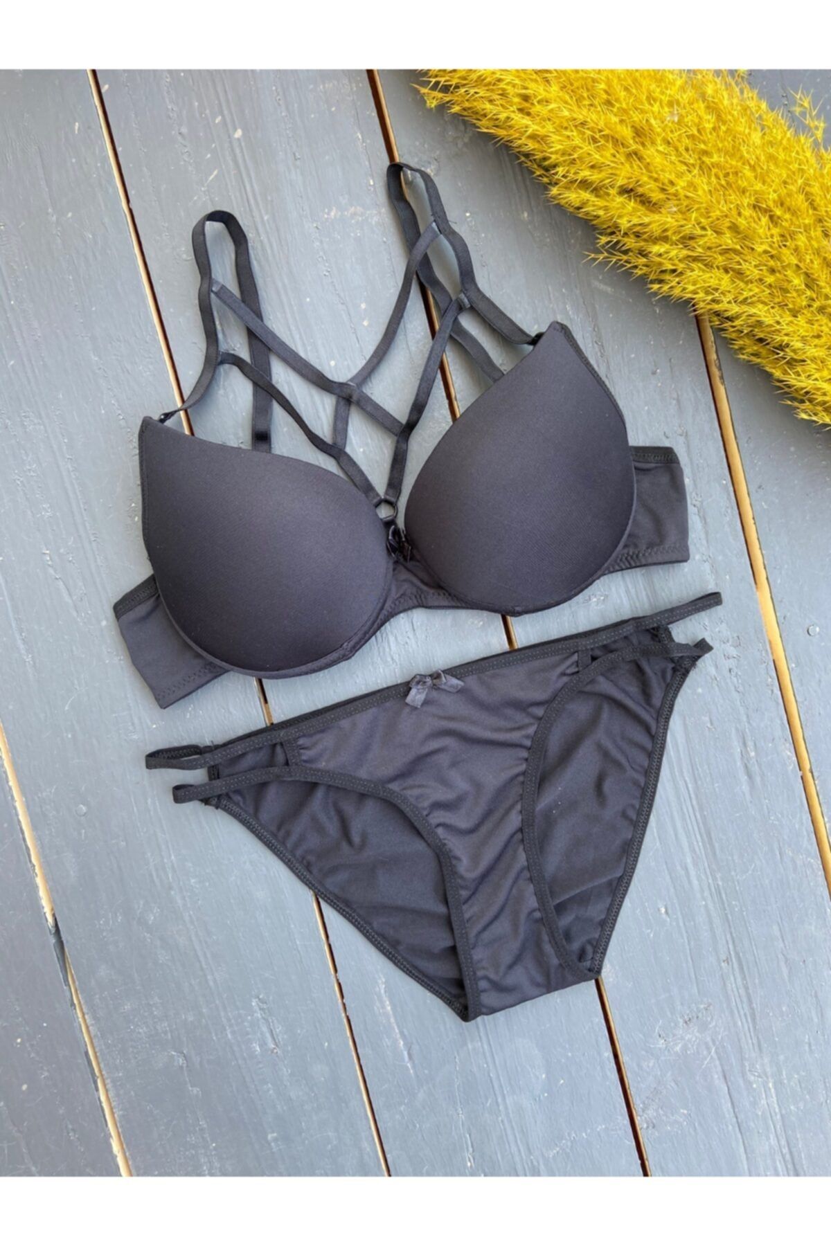 Carla Secret Siyah Çapraz Ipli Dolgulu Sütyen Takımı