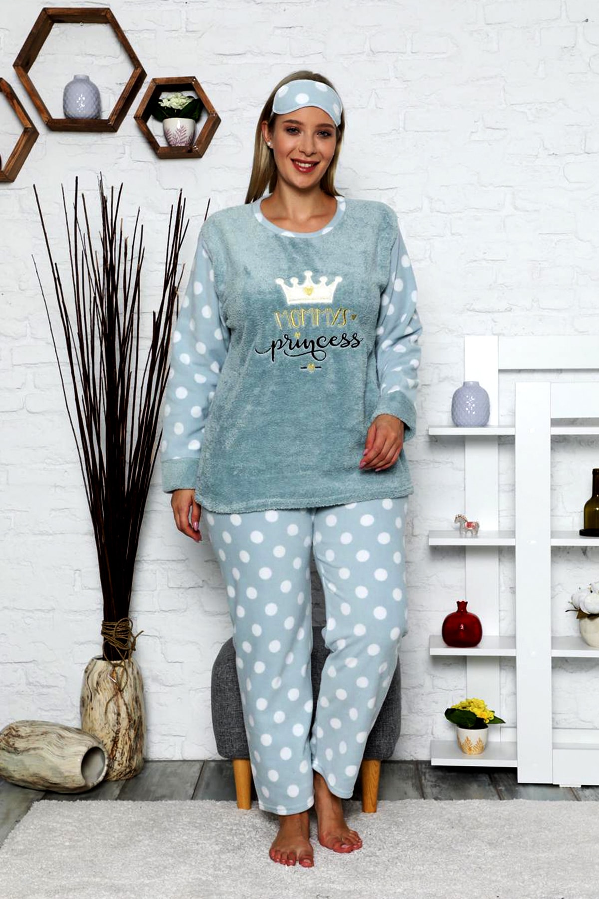 nisaNCa Yılbaşı Temalı Büyük Beden Kadın Polar Peluş Pijama Takımı