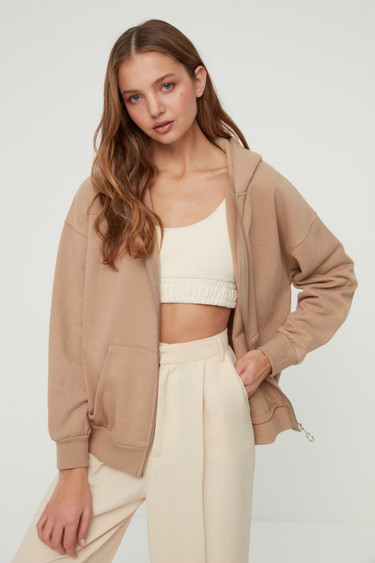 TRENDYOLMİLLA Taş Kapüşonlu Fermuarlı Oversize Şardonlu Örme Sweatshirt TWOAW22SW0677