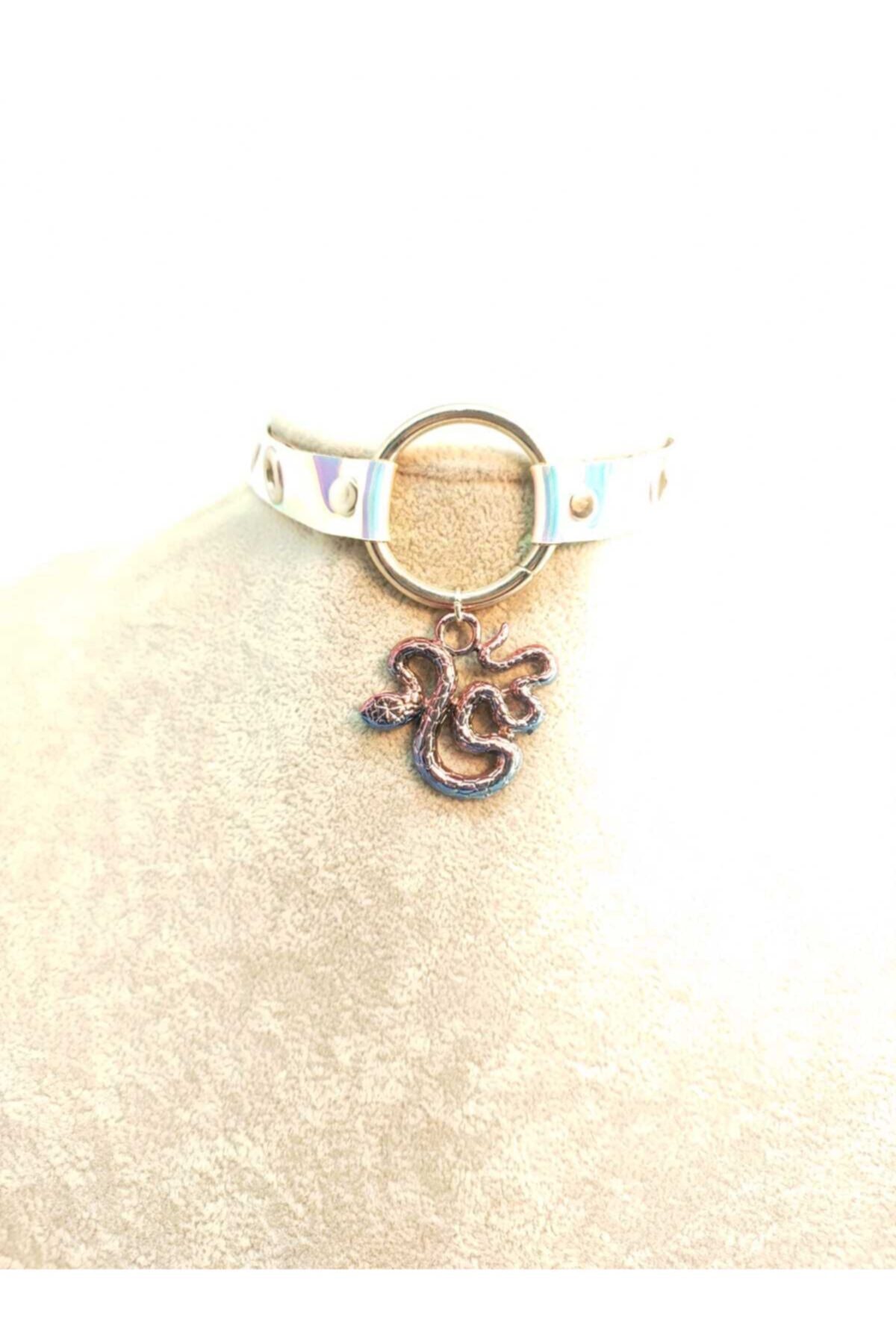 Fugusugu Hologram Rattle Snake Choker