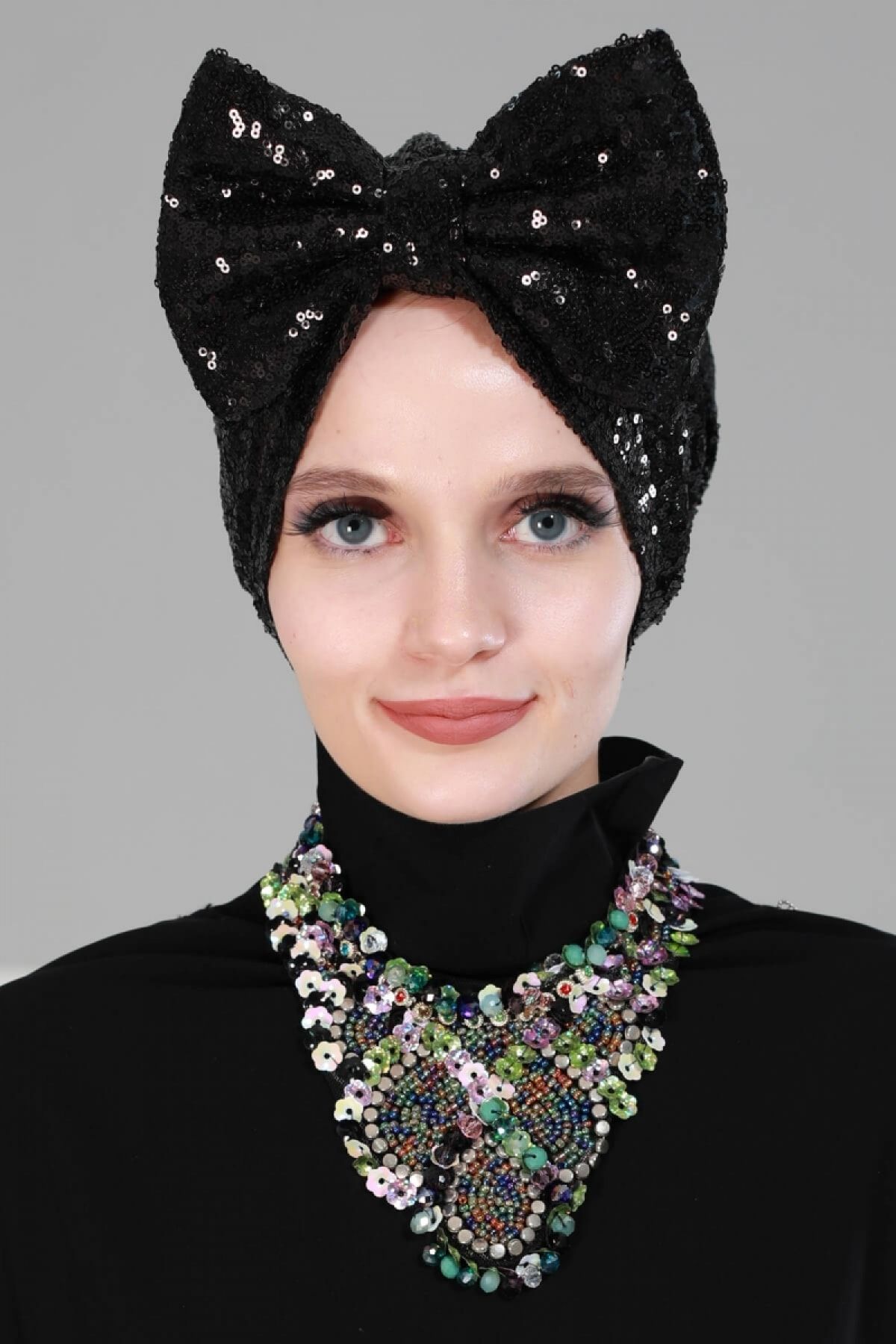 Biriz Moda Dev Fiyonklu Bone Siyah Payet