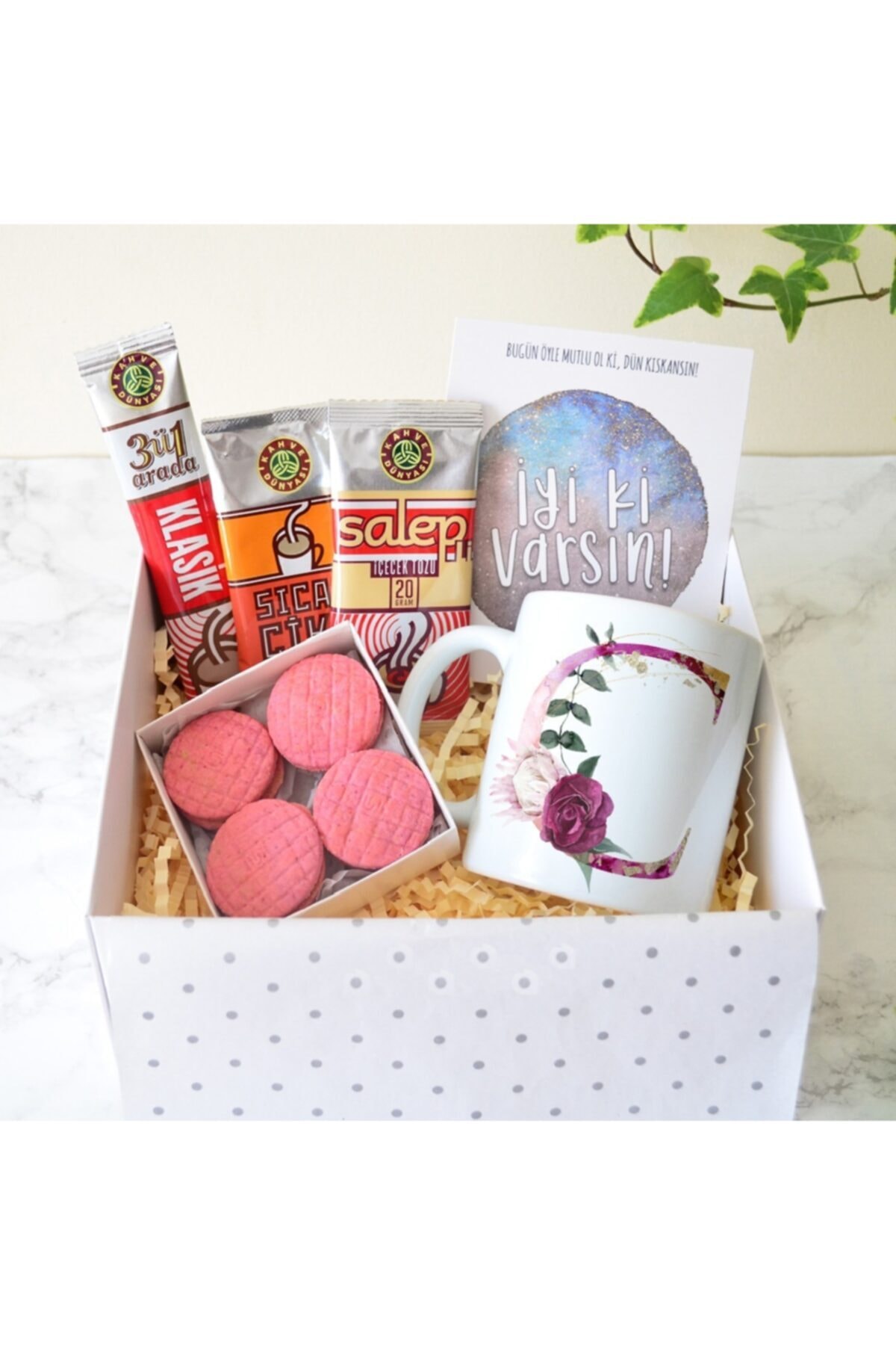 Mandalin Store Yılbaşı Yeni Yıl Hediyesi Pembe C Harfli Hediye Seti