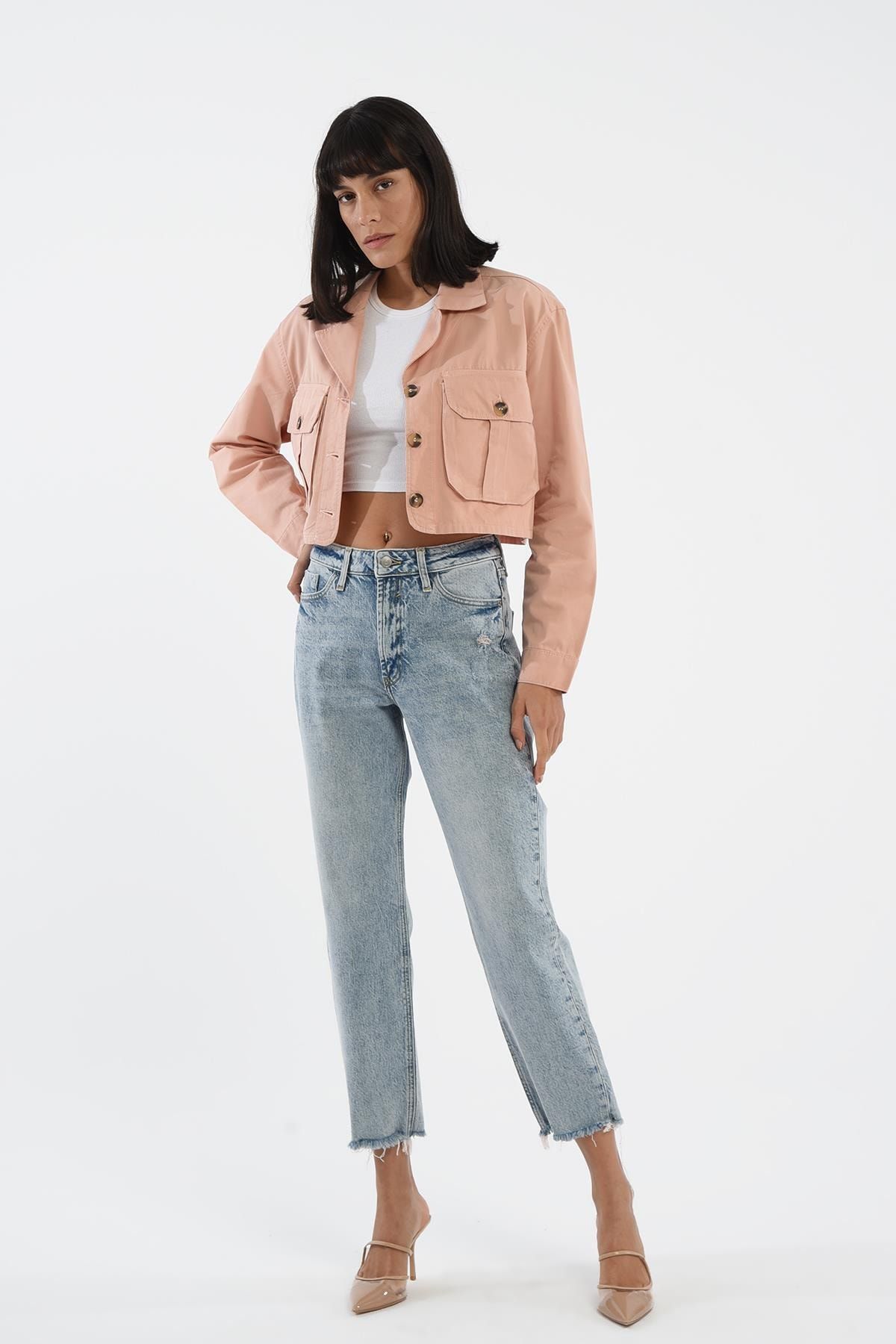 CROSS JEANS Eliza Cropped Açık Mavi Yıpratma Detaylı Paçası Kesik Yüksek Bel Straight Fit Fermuarlı Jean Pantolo