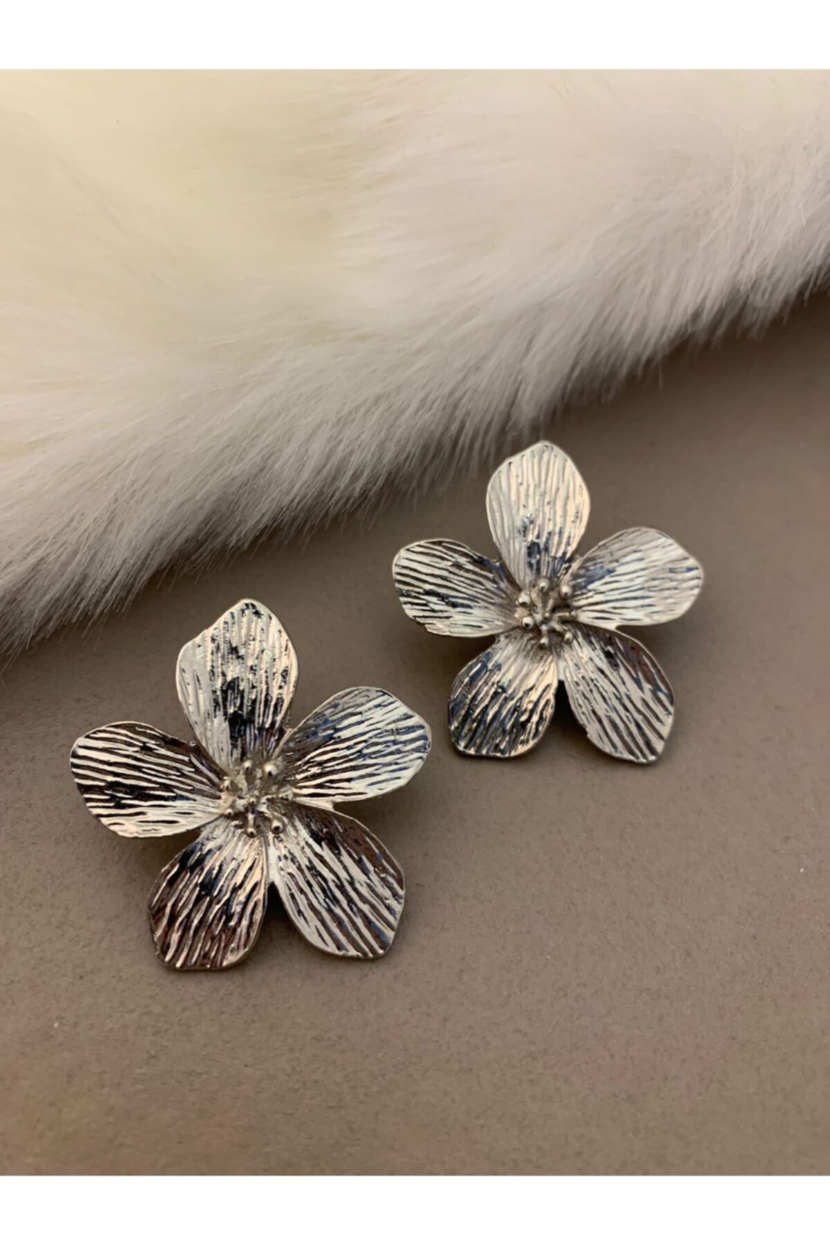 Pelin Aksesuar Silver Renk Çiçek Küpe