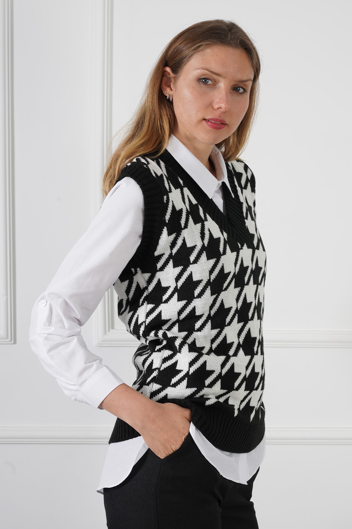 Manga Kadın Desenli Süveter Siyah Beyaz